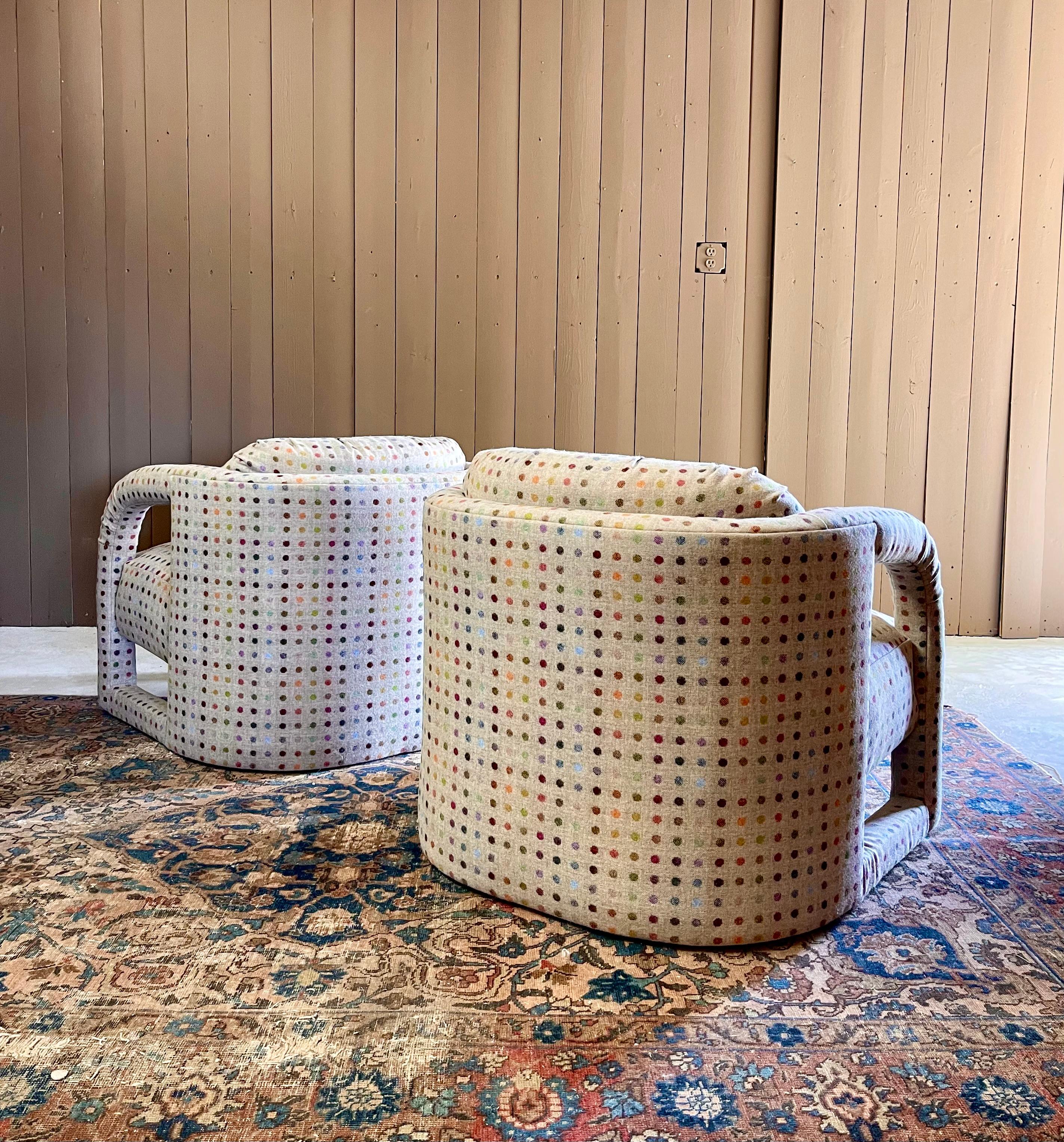 Chaise de style Milo Baughman en tissu de laine anglais, Parsons, British Polka Dot Bon état à Mckinney, TX
