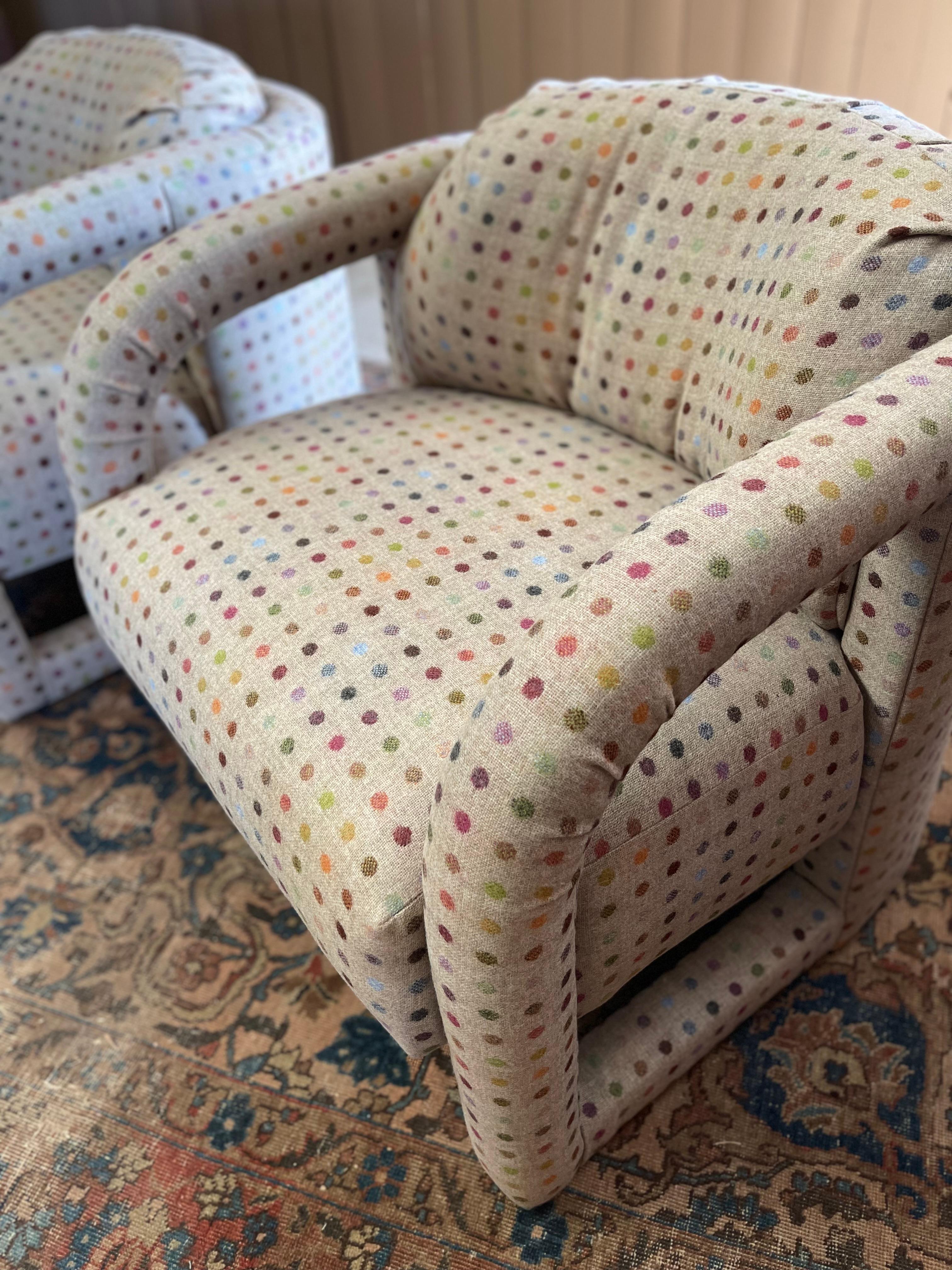 Chaise de style Milo Baughman en tissu de laine anglais, Parsons, British Polka Dot 1