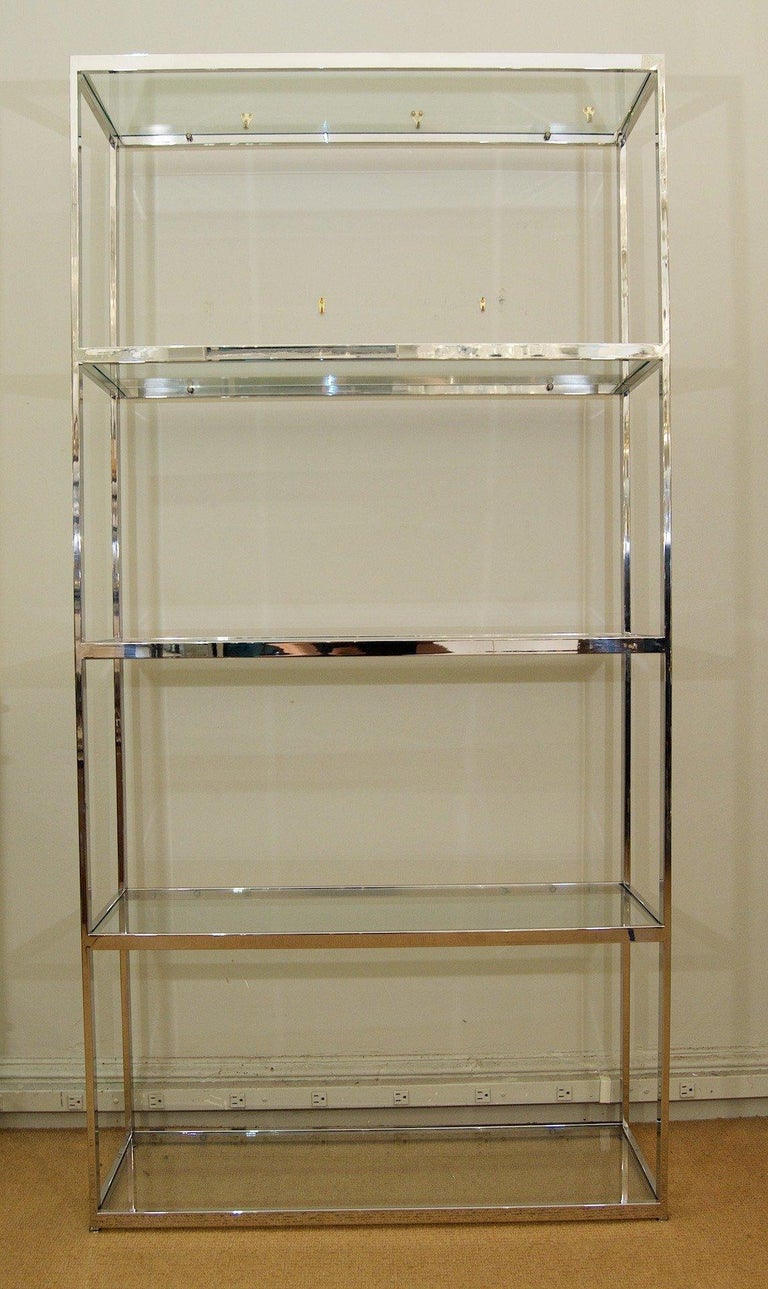 A five-glass shelved chrome étagère in the style of Milo Baughman boasts clean linear lines.