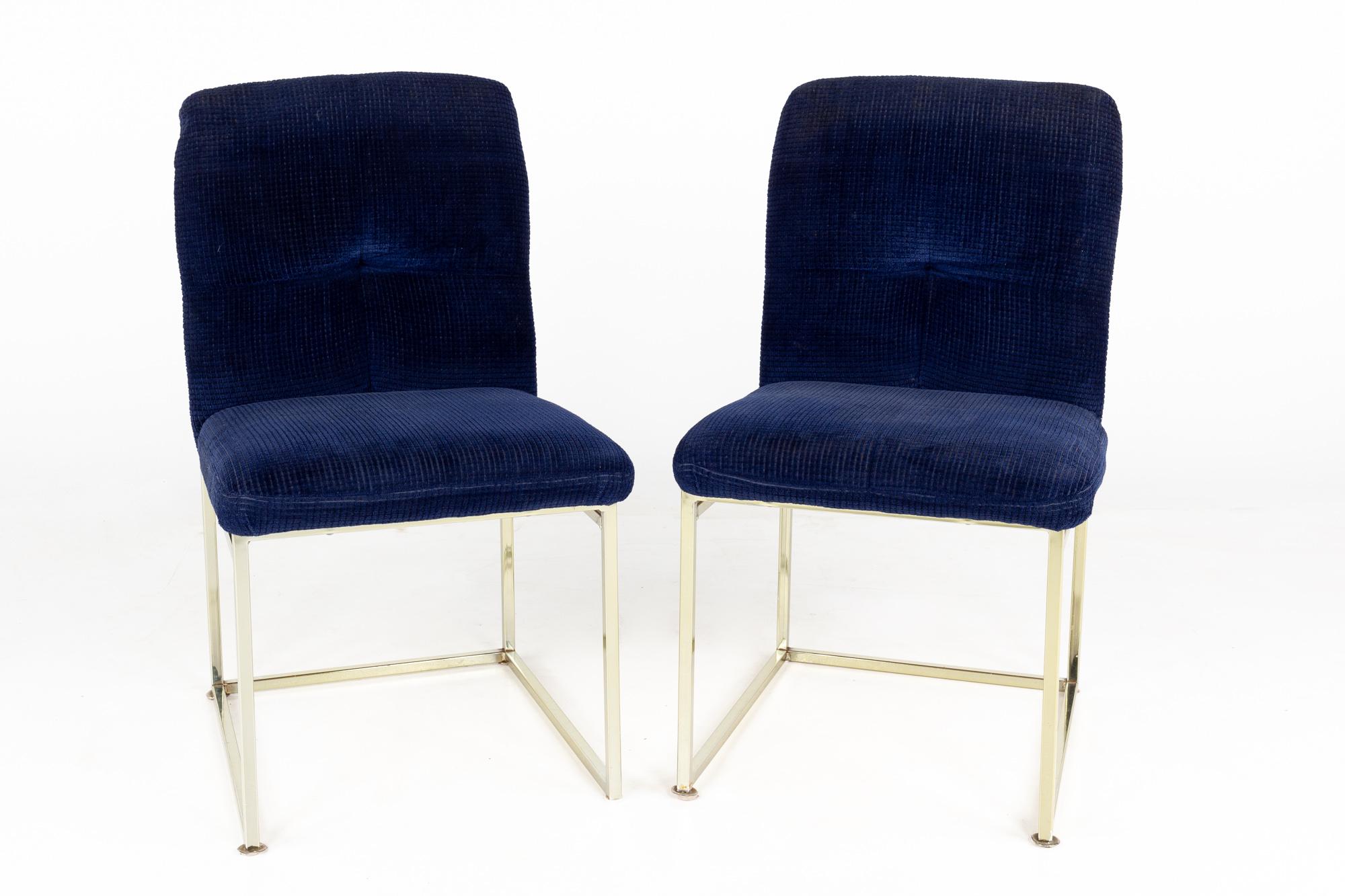 Milo Baughman Stil Chrom Esszimmerstühle - ein Paar

Jeder Stuhl misst: 23.25 breit x 19,5 tief x 33,25 Zoll hoch, mit einer Sitzhöhe von 18 Zoll

Dieses Set ist in einem guten Vintage-Zustand mit kleinen Spuren, Dellen und Gebrauchsspuren.

Zu den