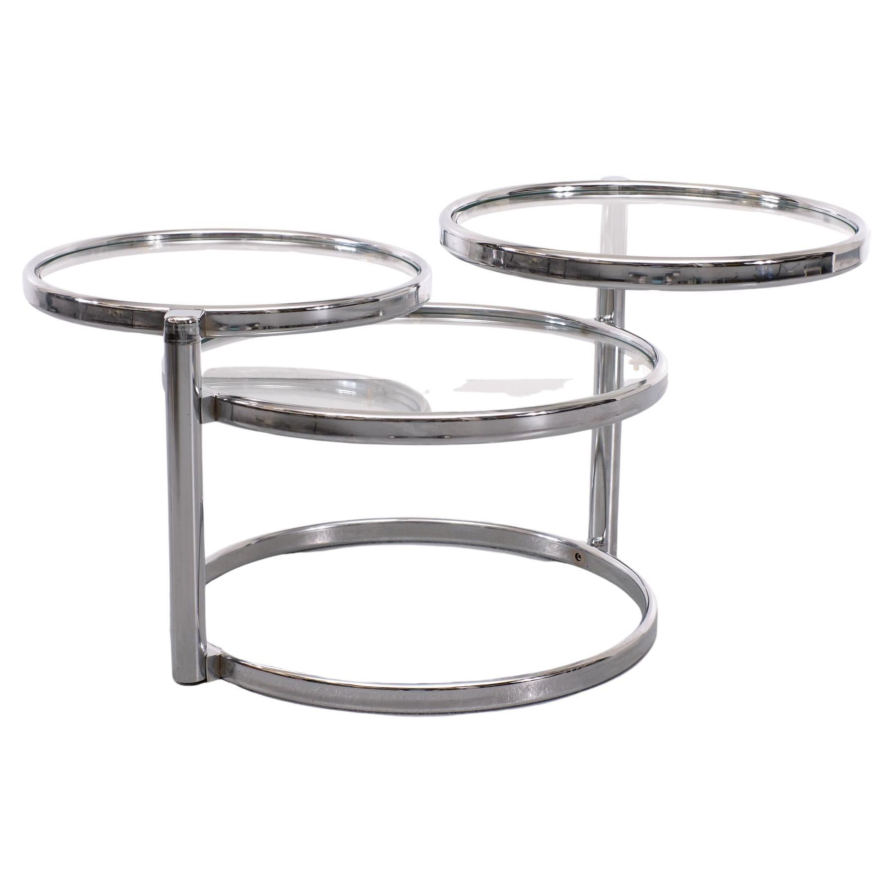 A Chrome plated metal coffee table with a frame consisting of three trays that can be pulled out from the central body by means of two lateral joints.
The model of this table was designed by Milo Baughman during the 1970s.
Very good condition . Nice