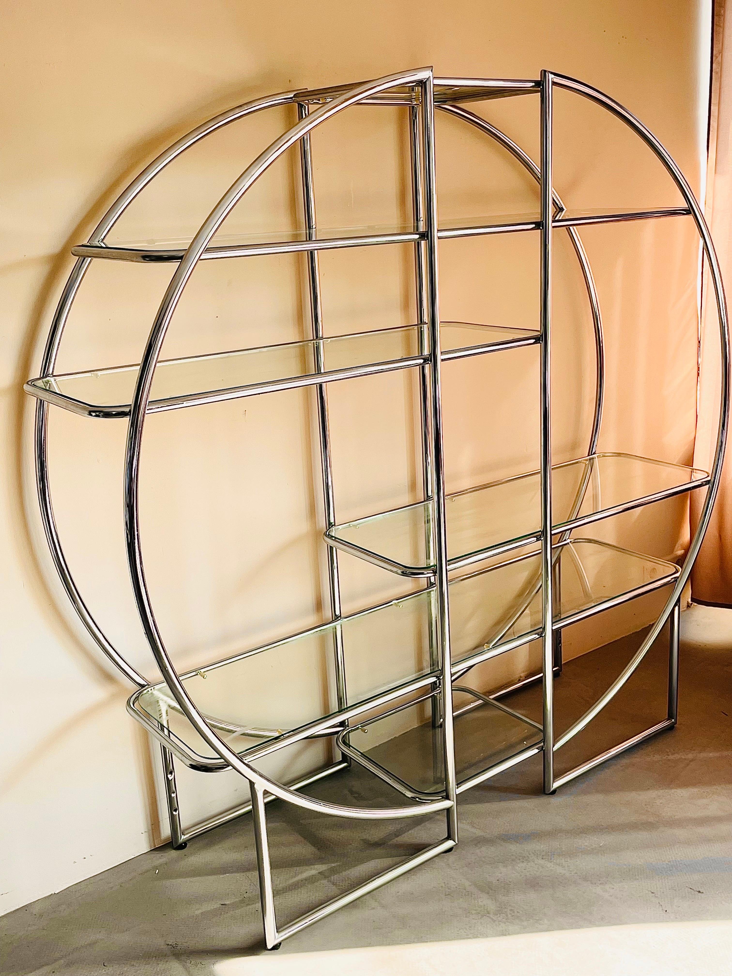 French Milo Baughman Style Circular Chromed Metal and Glass Vitrine and Room Divider For Sale