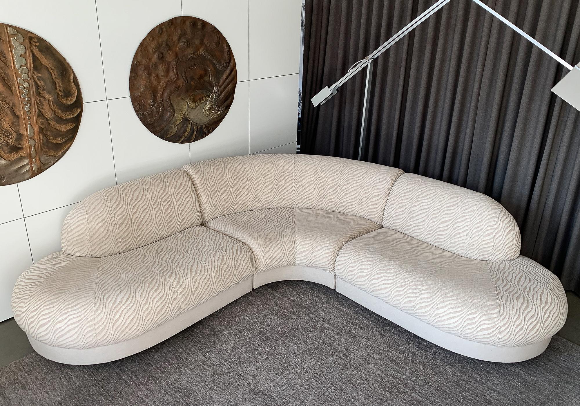 curved symmetrical sectional