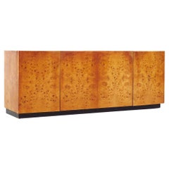 Buffet de madera de burl estilo Milo Baughman Dillingham de mediados de siglo