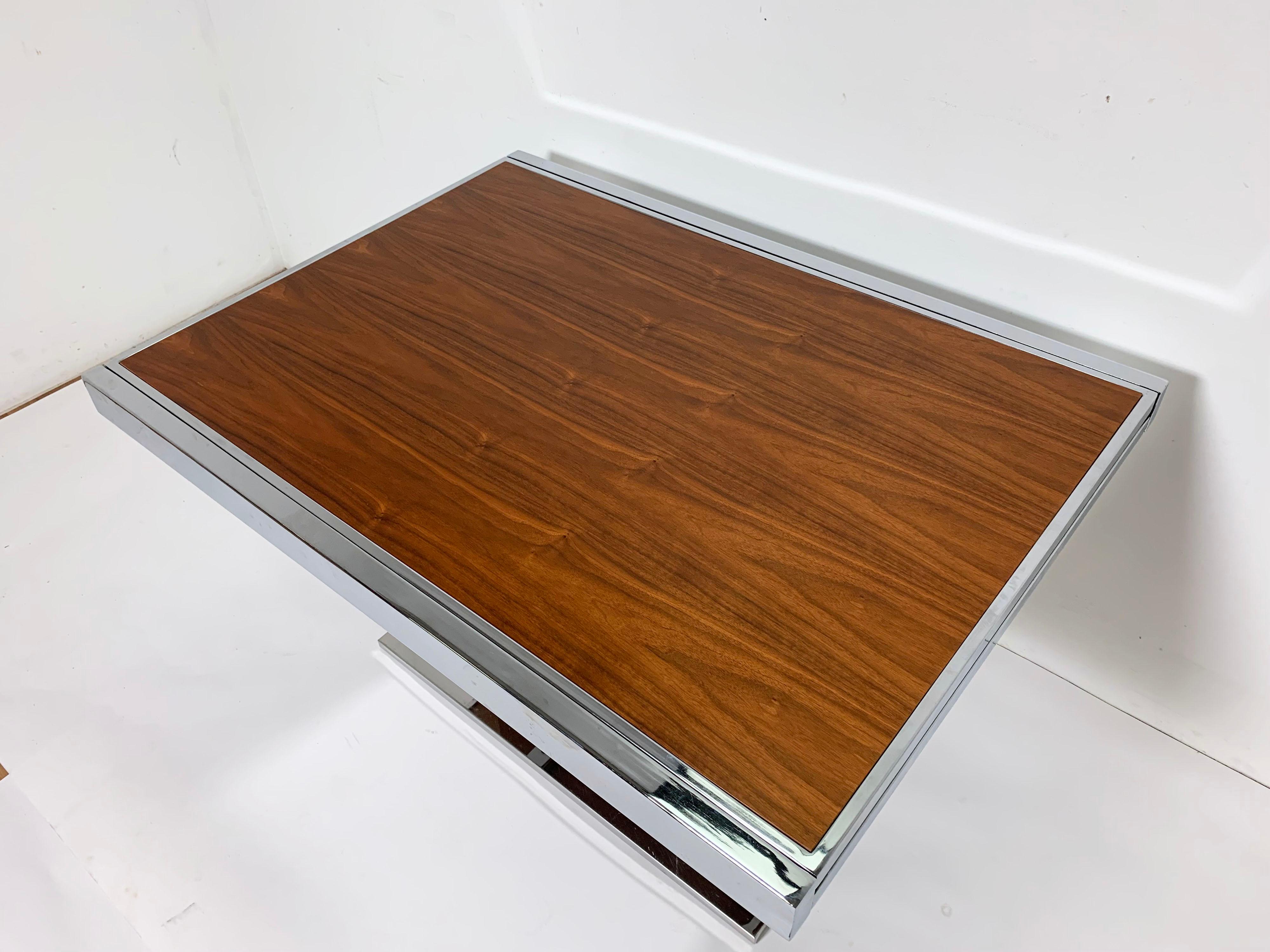 Mid-Century Modern Milo Baughman Style Expandable Walnut and Chrome Dining Table, Circa 1960s