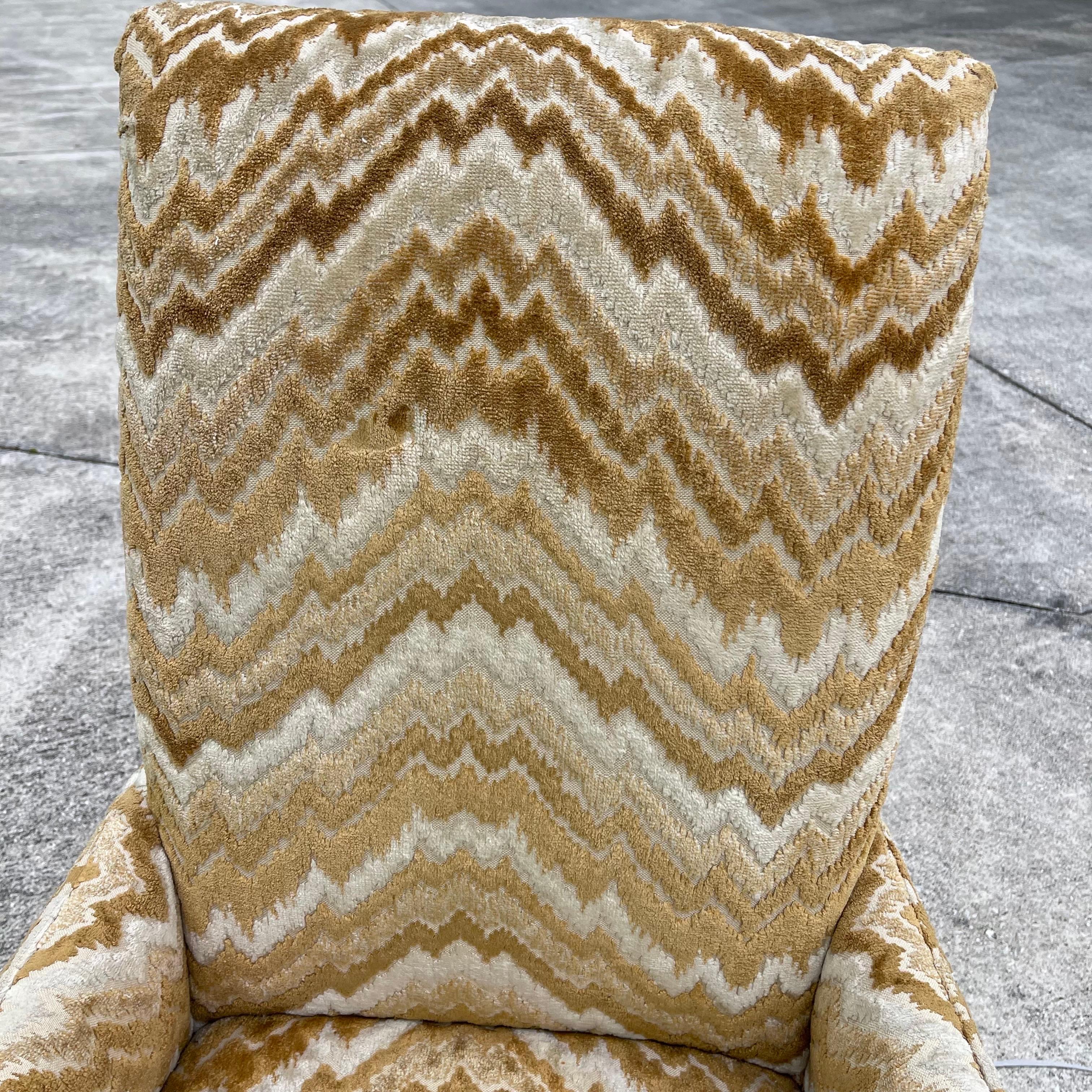 Poltrone con base in metallo imbottite in stile Milo Baughman, una coppia in vendita 3