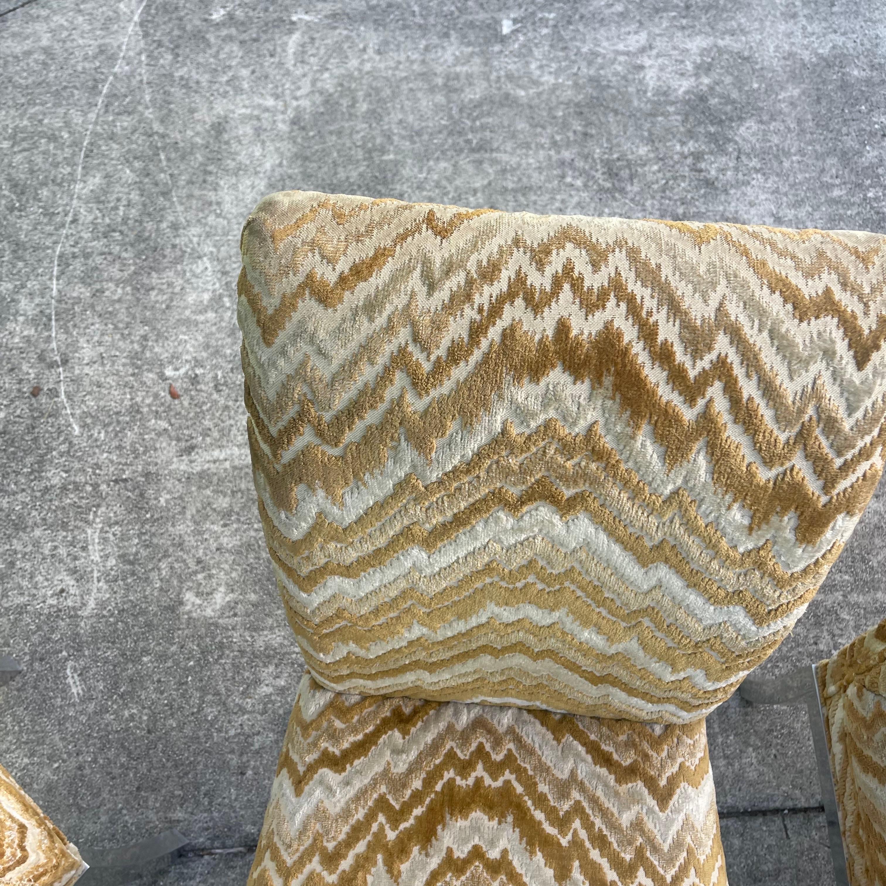 Sedie da pranzo con base in metallo imbottite in stile Milo Baughman con Stitch by Stitch. Set di 4 in vendita 2