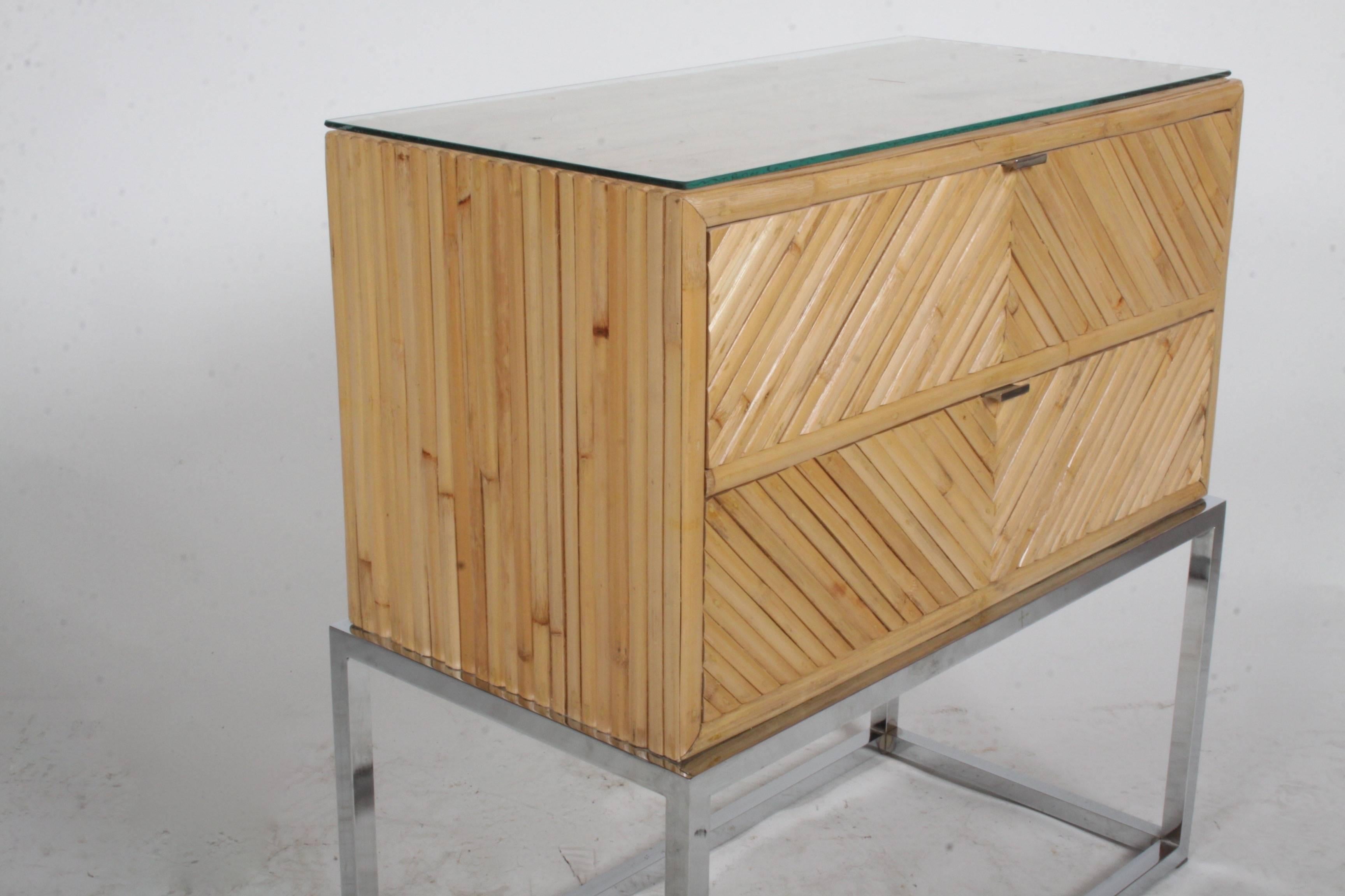 Fin du 20e siècle Table d'extrémité ou table de nuit en bambou géométrique de style Milo Baughman en vente