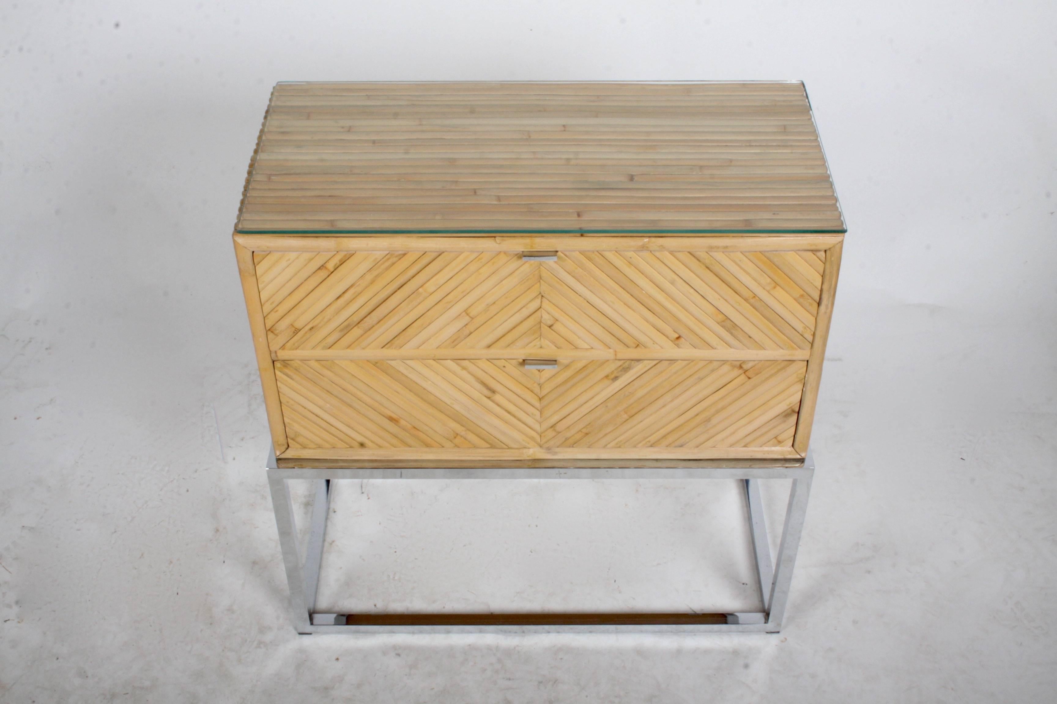 Table d'extrémité ou table de nuit en bambou géométrique de style Milo Baughman en vente 1
