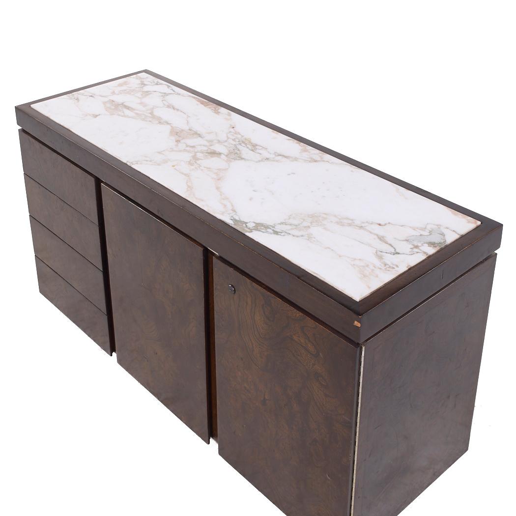 Credenza de madera de arce y tapa de mármol estilo Milo Baughman Helikon de mediados de siglo finales del siglo XX en venta