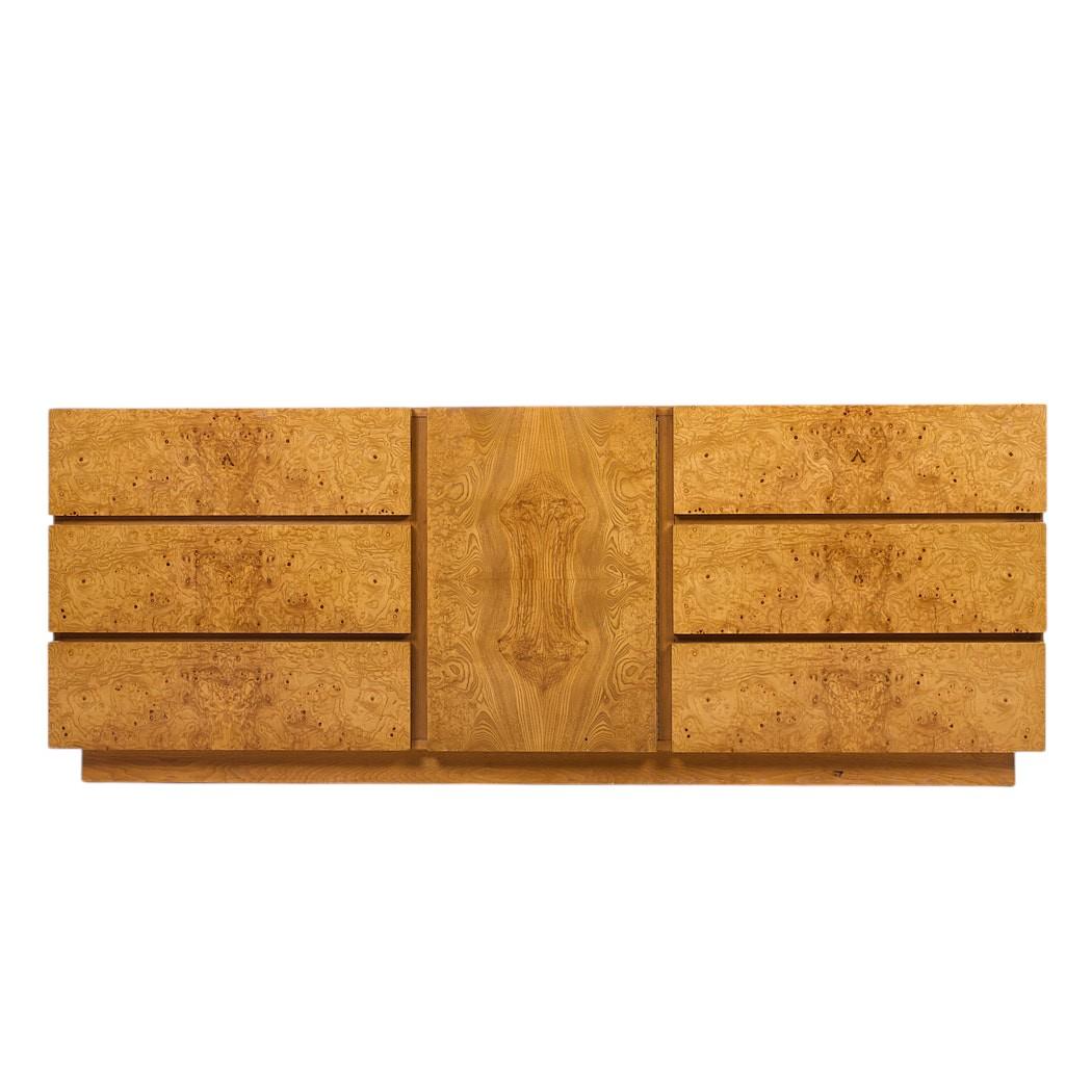 Milo Baughman Style Lane Mid Century Burlwood Lowboy Kommode

Dieser Lowboy misst: 78 breit x 18 tief x 30 Zoll hoch

Alle Möbelstücke sind in einem so genannten restaurierten Vintage-Zustand zu haben. Das bedeutet, dass das Stück beim Kauf