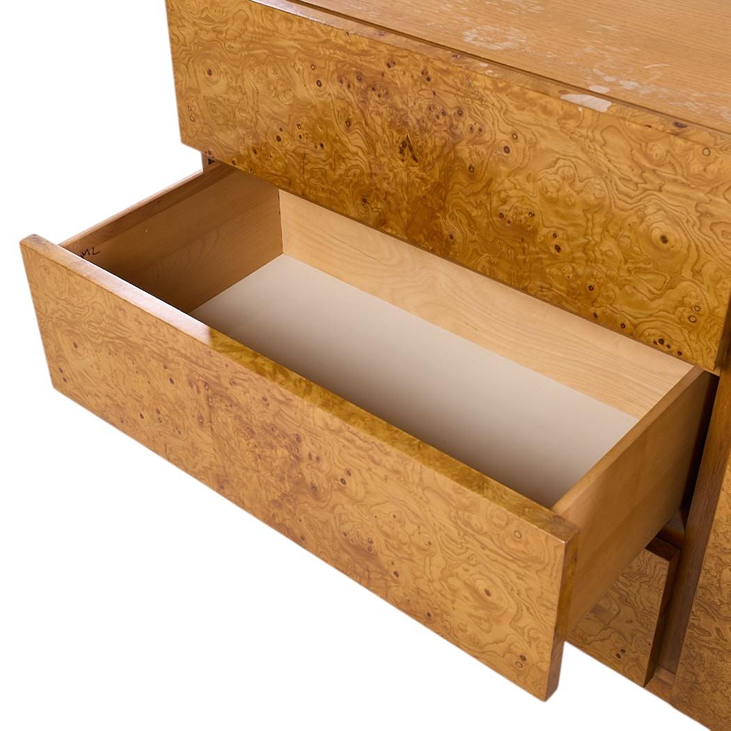 Milo Baughman Style Lane Mid Century Burlwood Lowboy Kommode (Wurzelholz) im Angebot