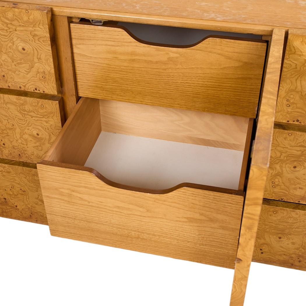 Milo Baughman Style Lane Mid Century Burlwood Lowboy Kommode im Angebot 1