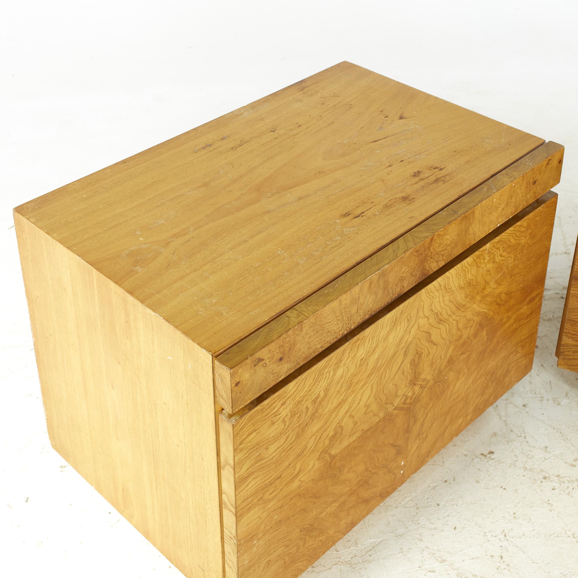 Milo Baughman Style Lane Mid Century Tables de nuit en bois d'ébène - Paire en vente 3