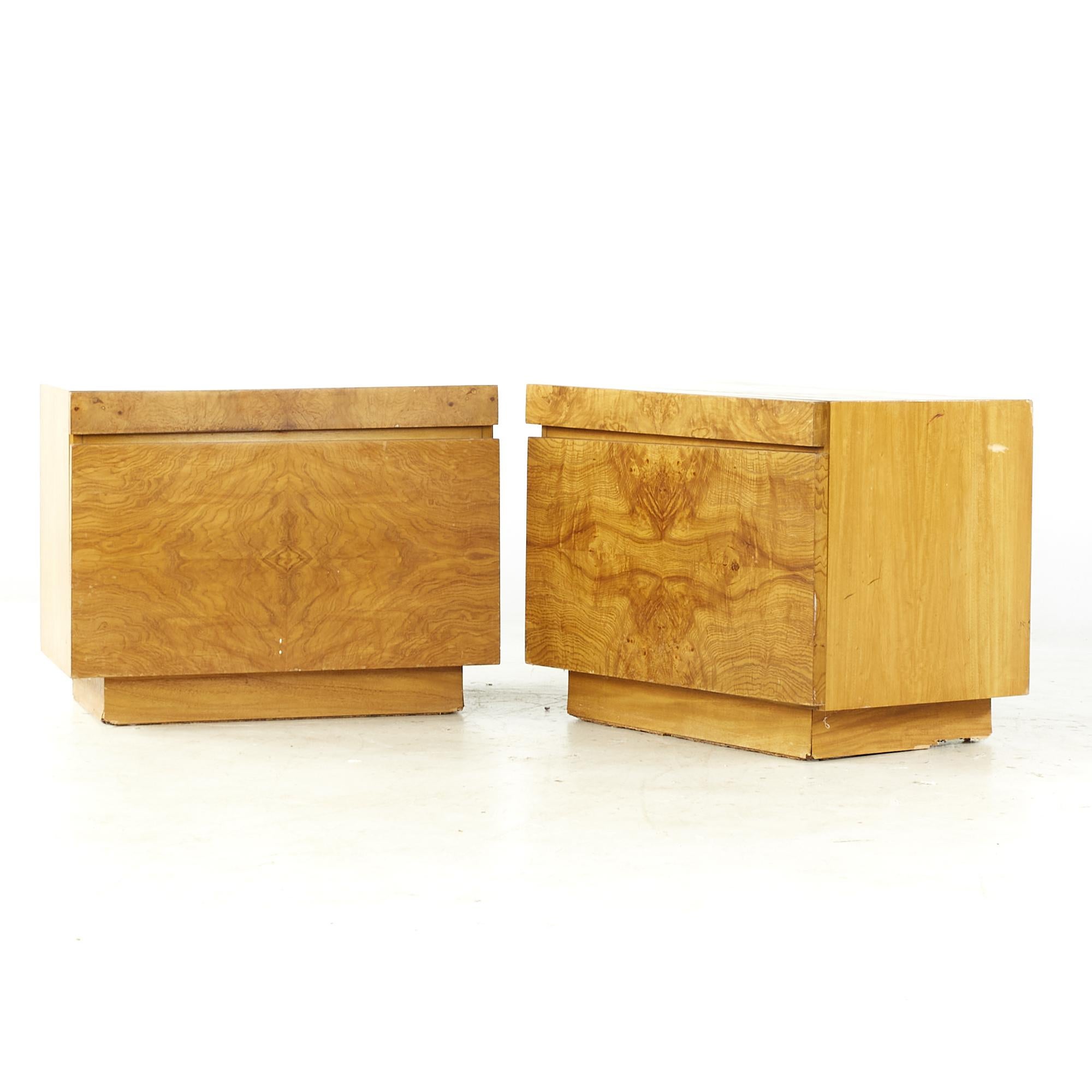 Mid-Century Modern Milo Baughman Style Lane Mid Century Tables de nuit en bois d'ébène - Paire en vente