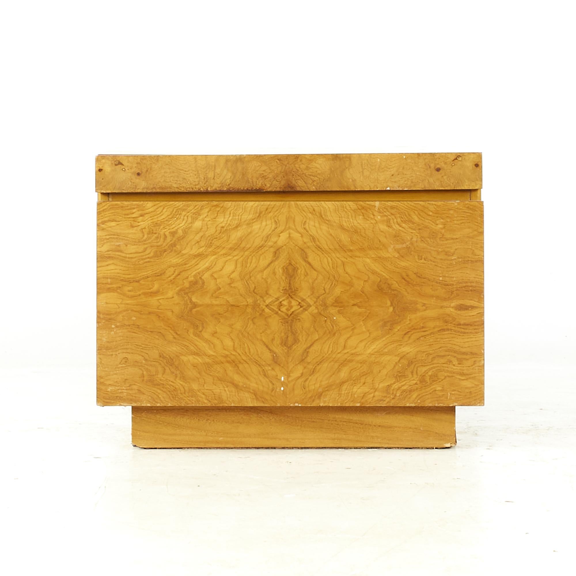Mesillas de noche Milo Baughman Style Lane Mid Century Burlwood - Pareja en Bueno estado para la venta en Countryside, IL
