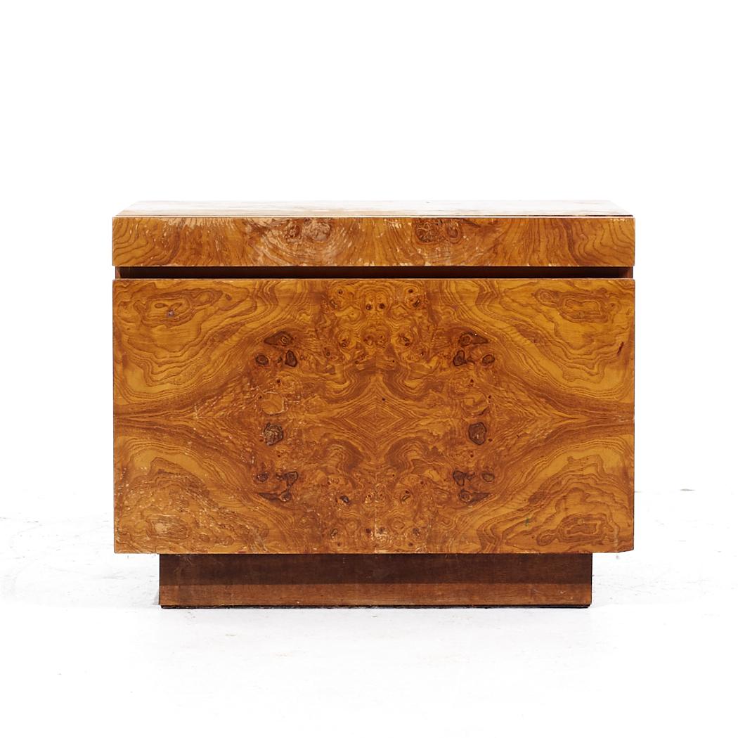 Milo Baughman Style Lane Mid Century Burlwood Nightstands - Pair In Good Condition For Sale In Countryside, IL