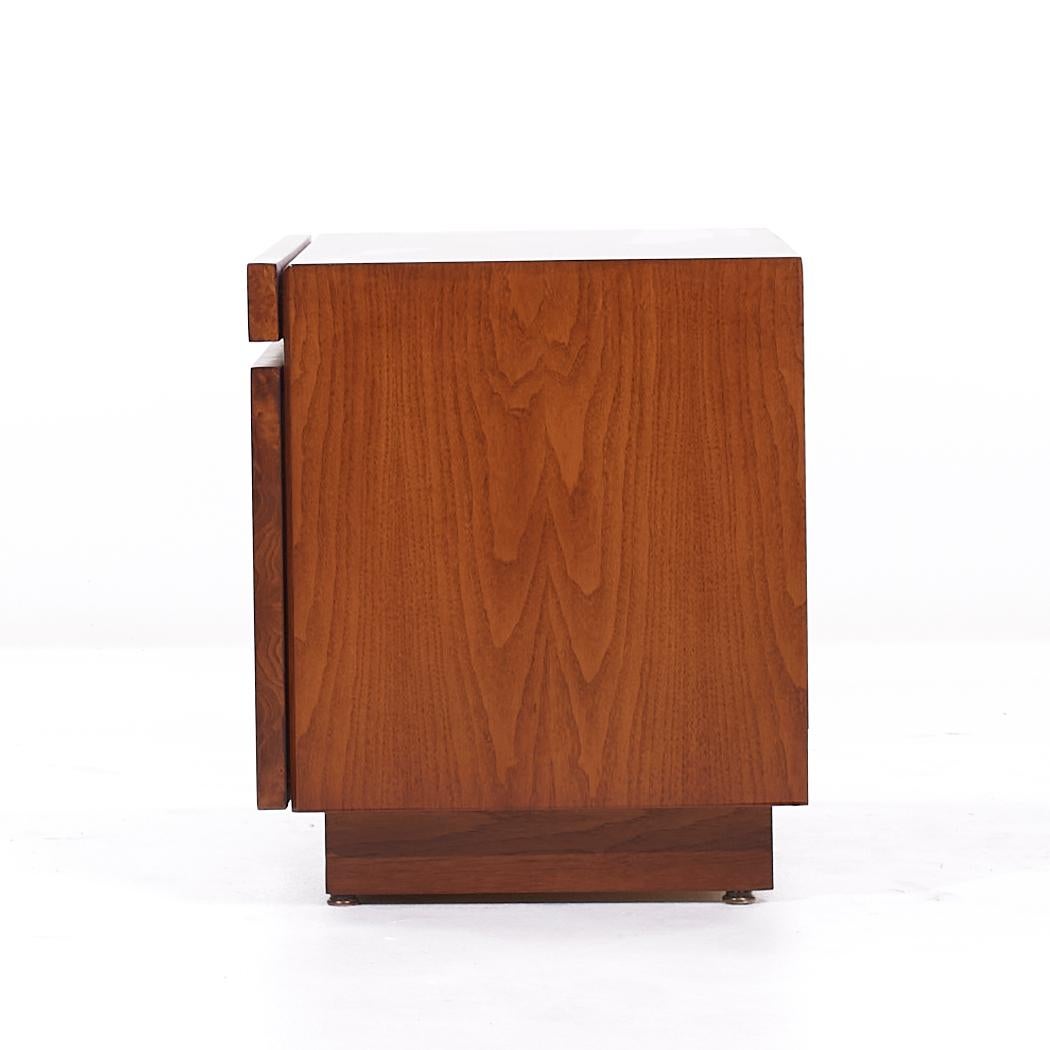 Milo Baughman Style Lane Mid Century Burlwood Nightstands - Pair For Sale 2