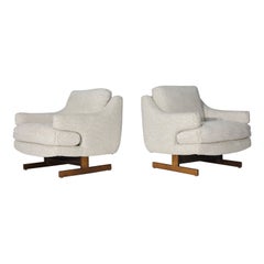 Chaises longues de style Milo Baughman avec base en noyer à pieds en T et nouveau tissu d'ameublement