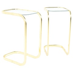Freitragende Beistelltische aus Messing und Glas im Stil von Milo Baughman, Paar