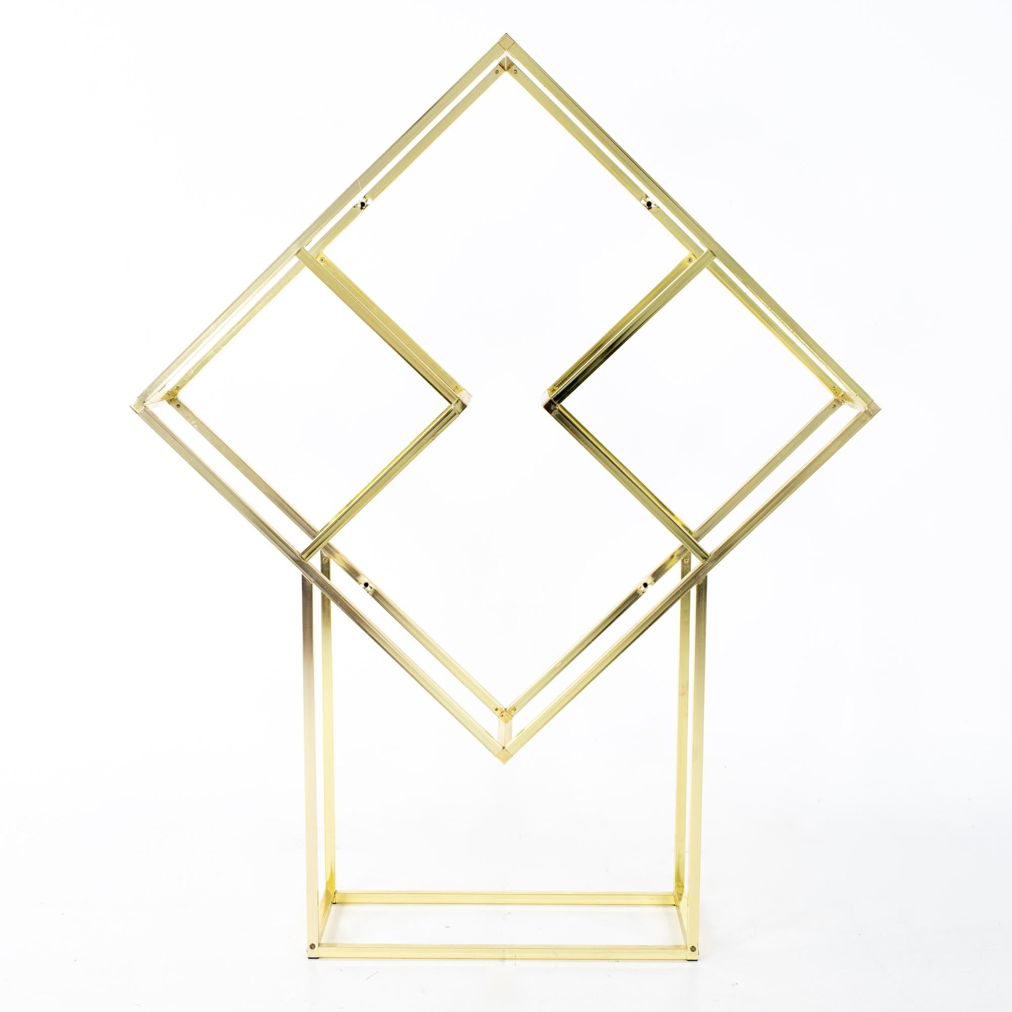 Milo Baughman Stil Mid Century Messing und Glas Diamant Etagere (Moderne der Mitte des Jahrhunderts) im Angebot