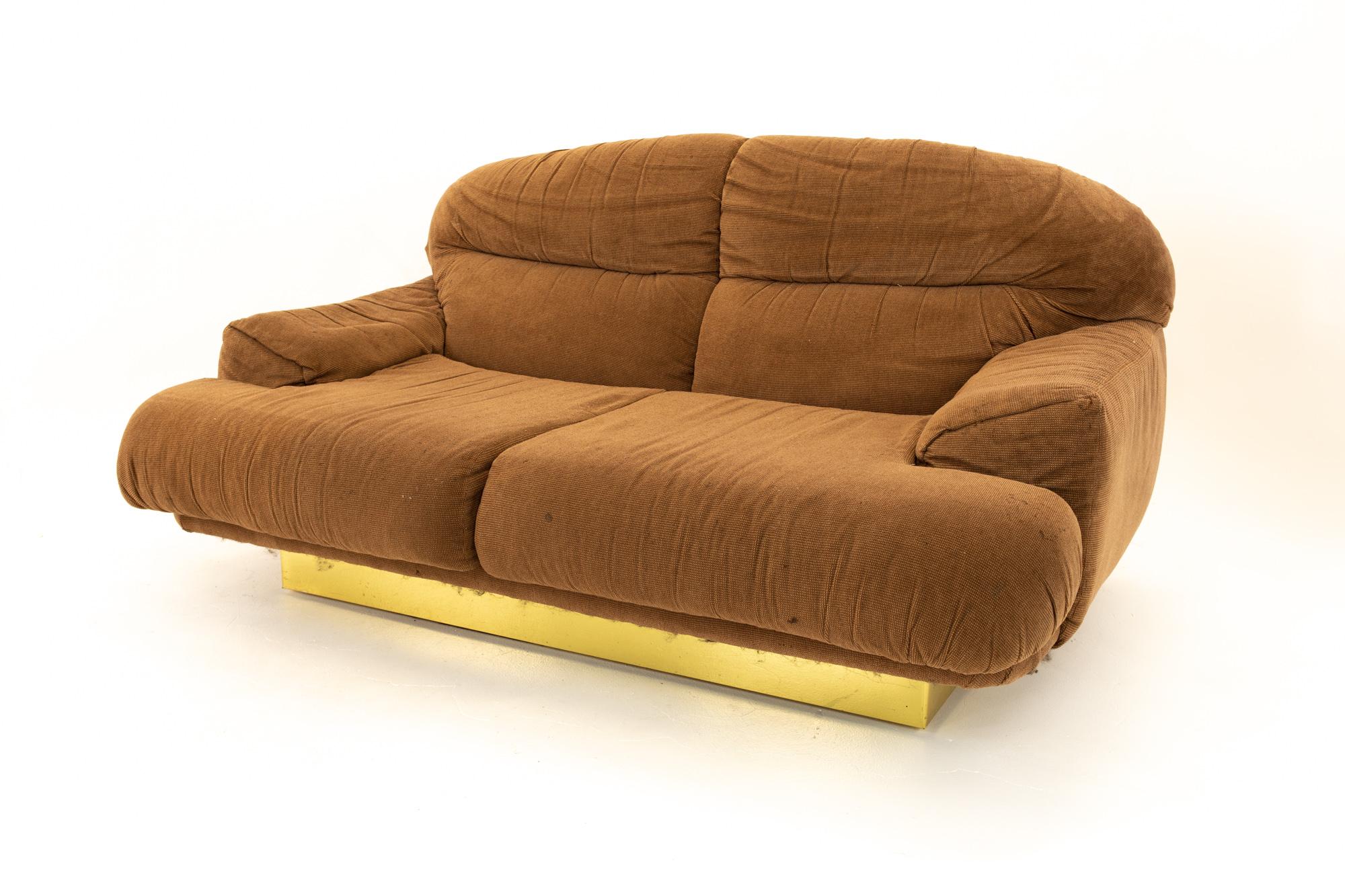 Milo Baughman-Stil Loveseat mit Messingfuß aus der Mitte des Jahrhunderts (Moderne der Mitte des Jahrhunderts) im Angebot