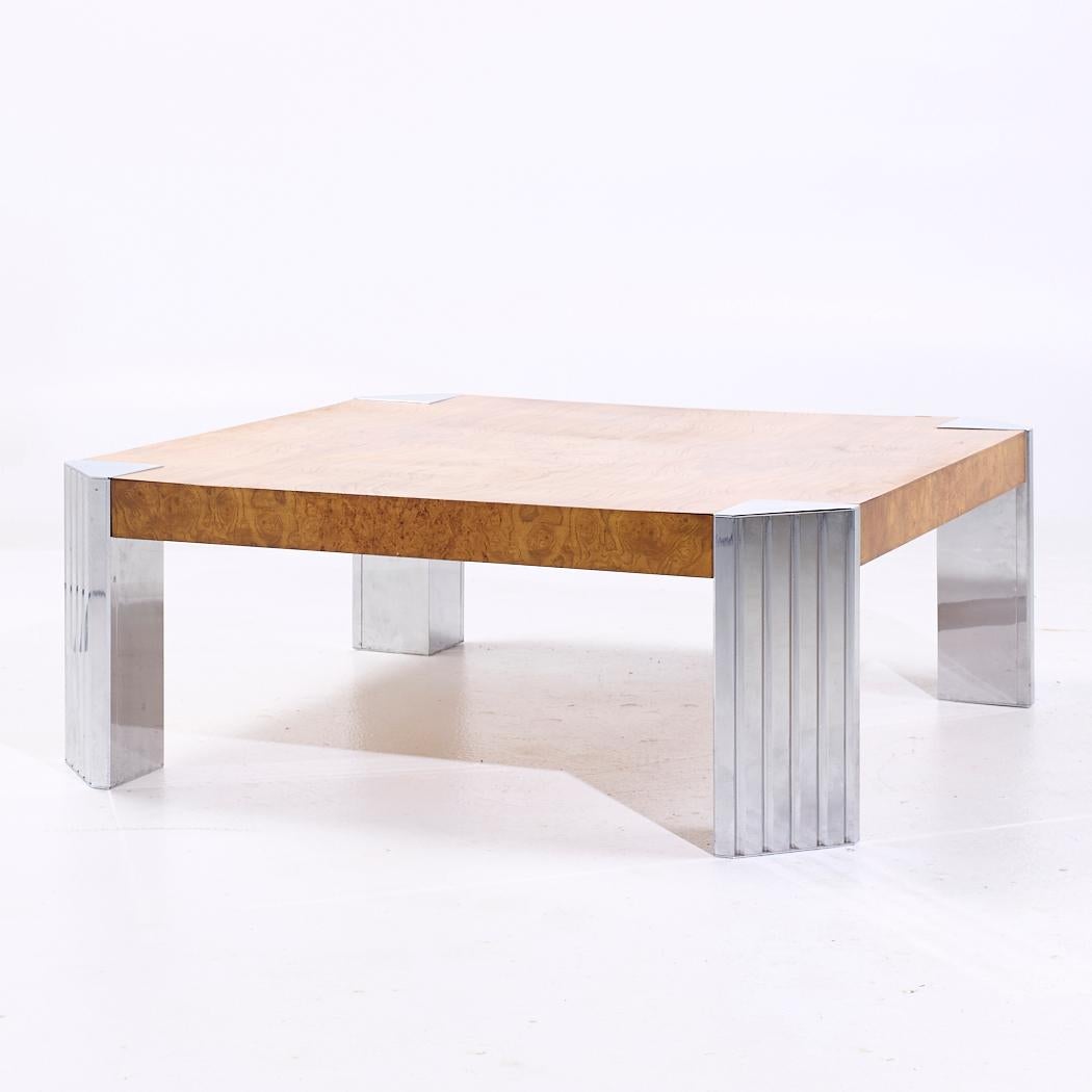 Mesa baja de madera de burl y cromo estilo Milo Baughman de mediados de siglo Moderno de mediados de siglo en venta