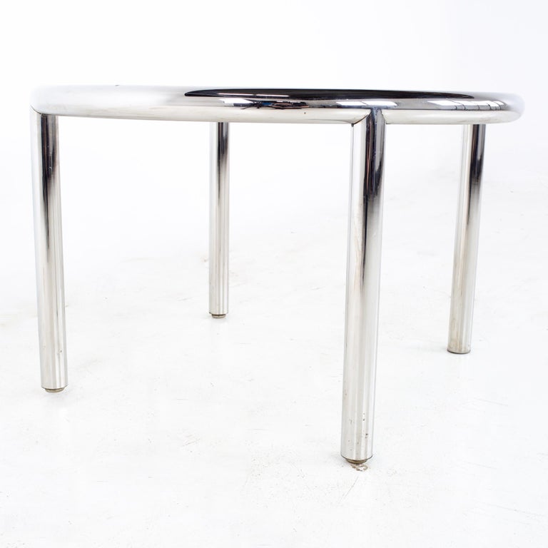 Milo Baughman Style Mid Century Chrome and Glass Round Coffee Table In Good Condition For Sale In Countryside, IL