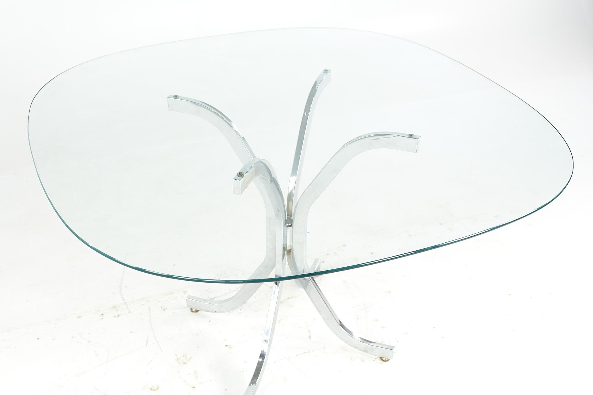 Milo Baughman Style Midcentury Glass and Chrome Dining Room Table In Good Condition For Sale In Countryside, IL