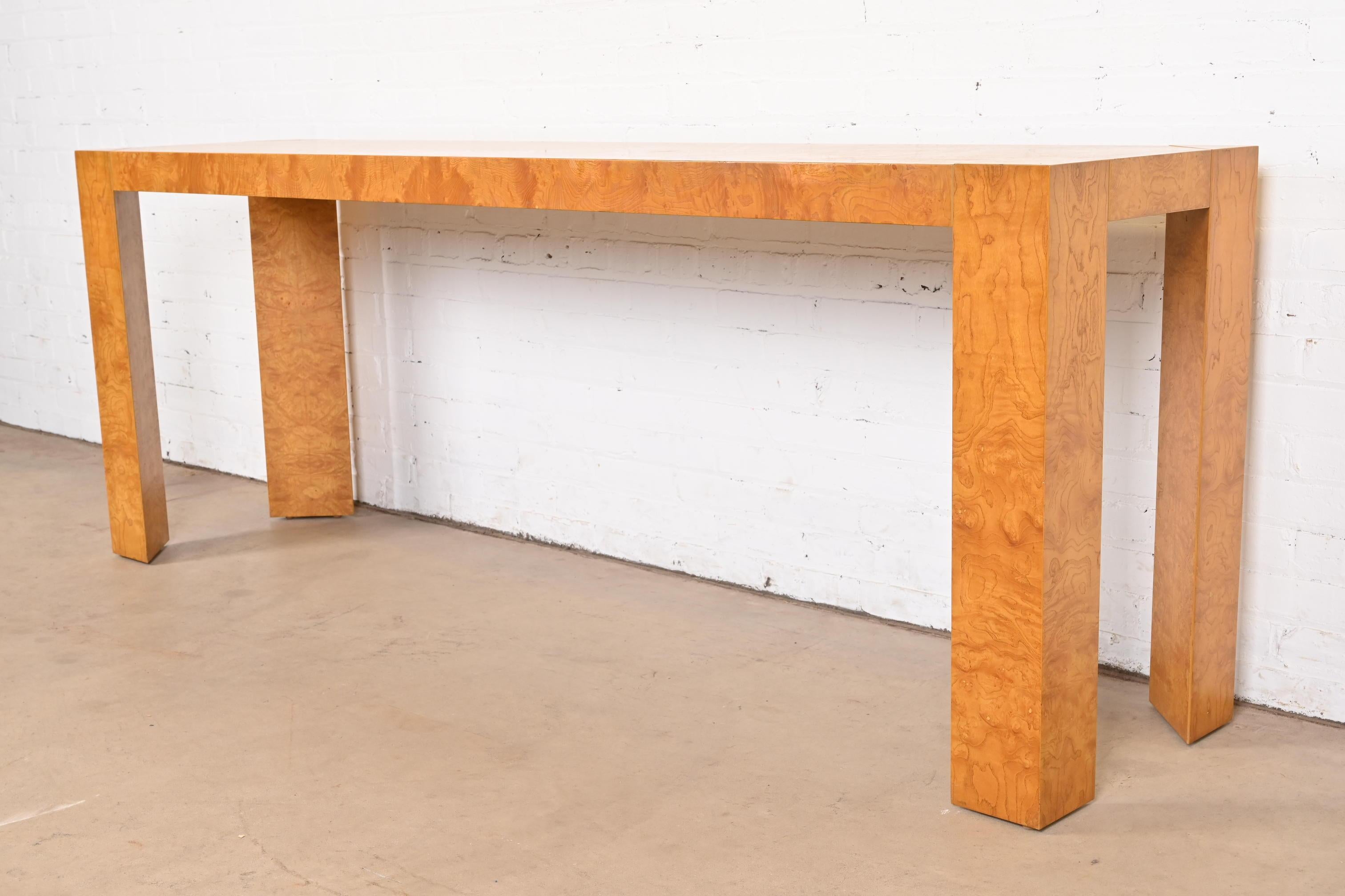 Mid-Century Modern Table console en bois de ronce de style Milo Baughman, Modernité du milieu du siècle, Circa 1970 en vente