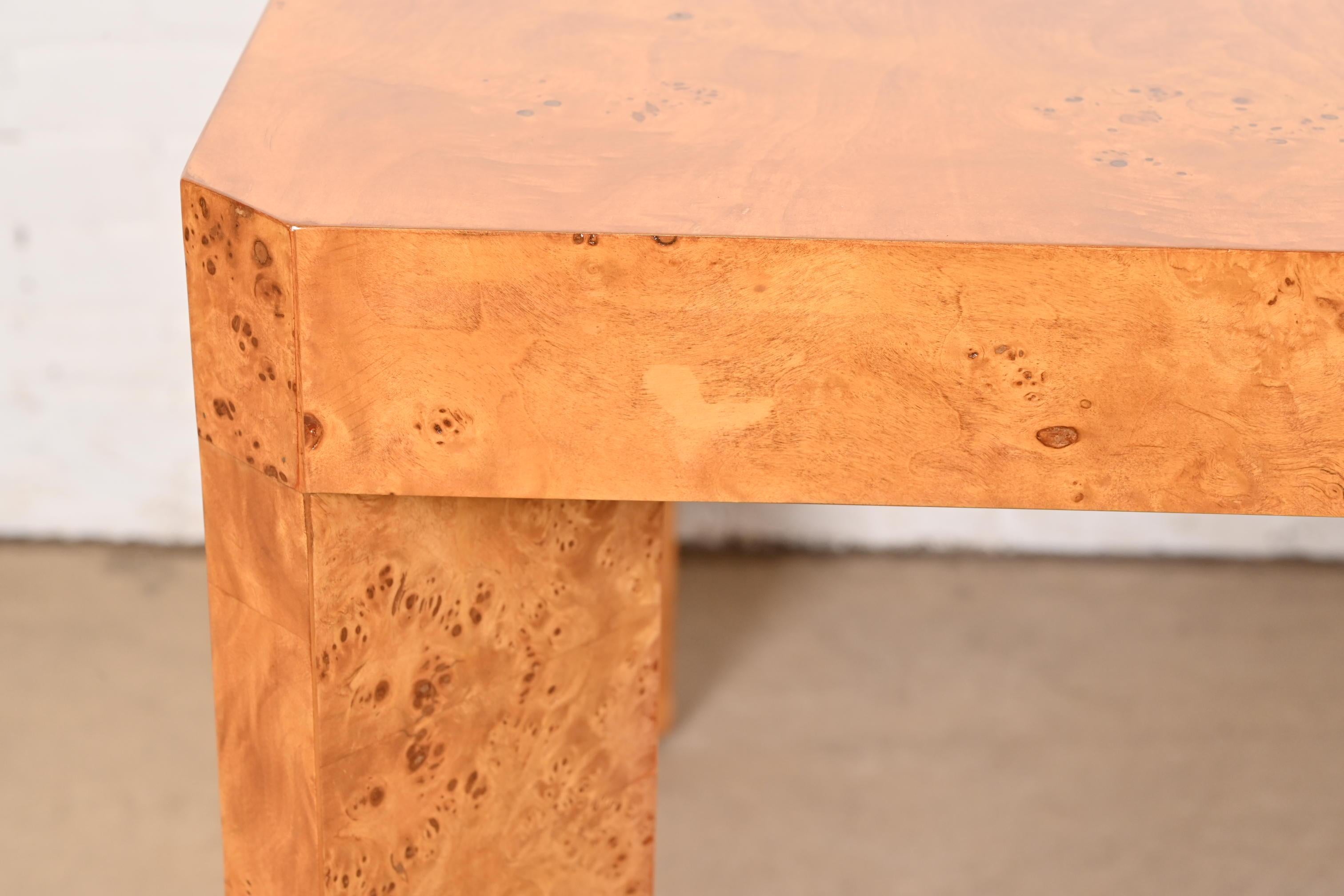 Table de salle à manger à rallonge Parsons en bois de broussin, style Milo Baughman, mi-siècle moderne en vente 4