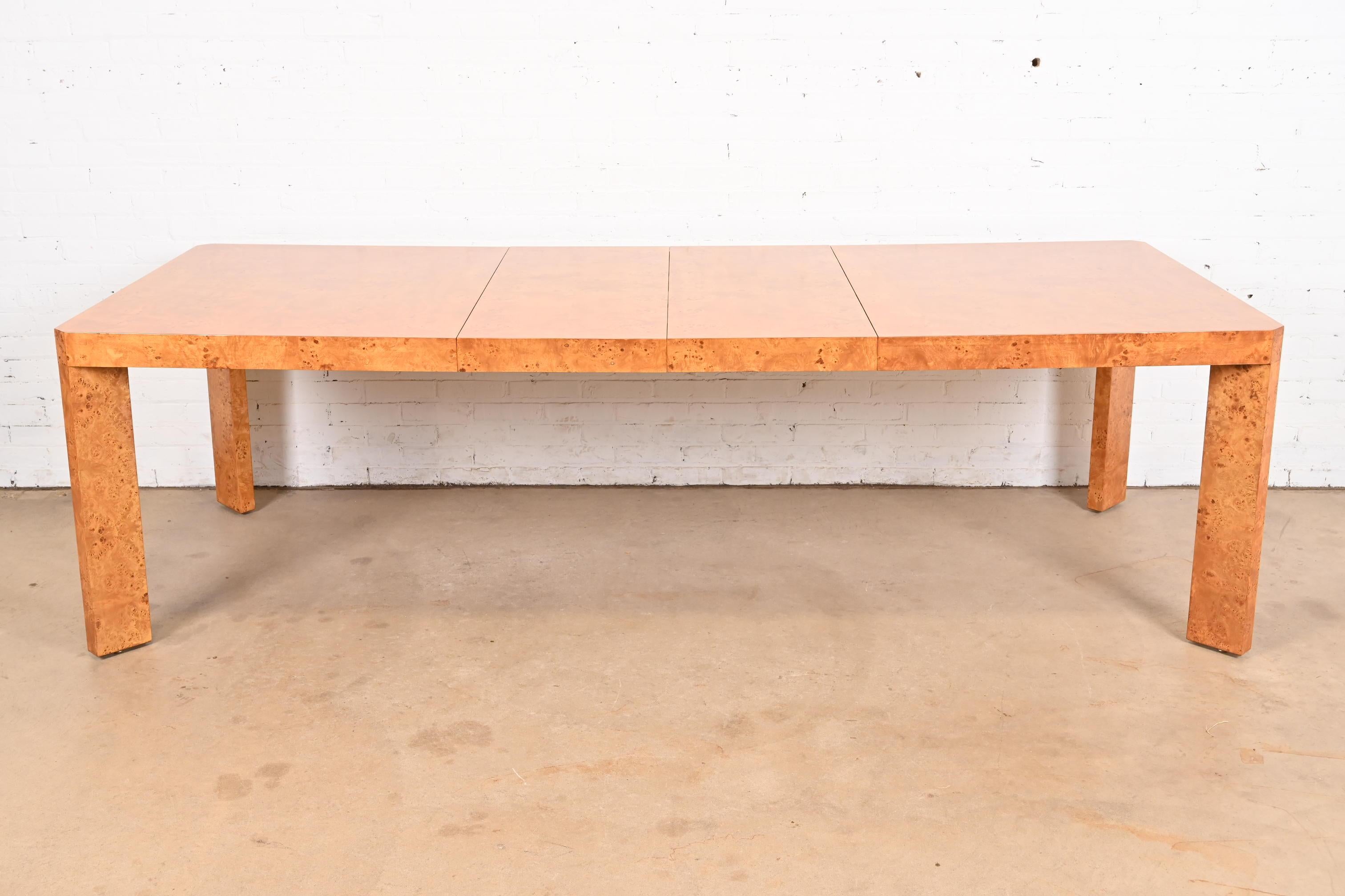 Américain Table de salle à manger à rallonge Parsons en bois de broussin, style Milo Baughman, mi-siècle moderne en vente