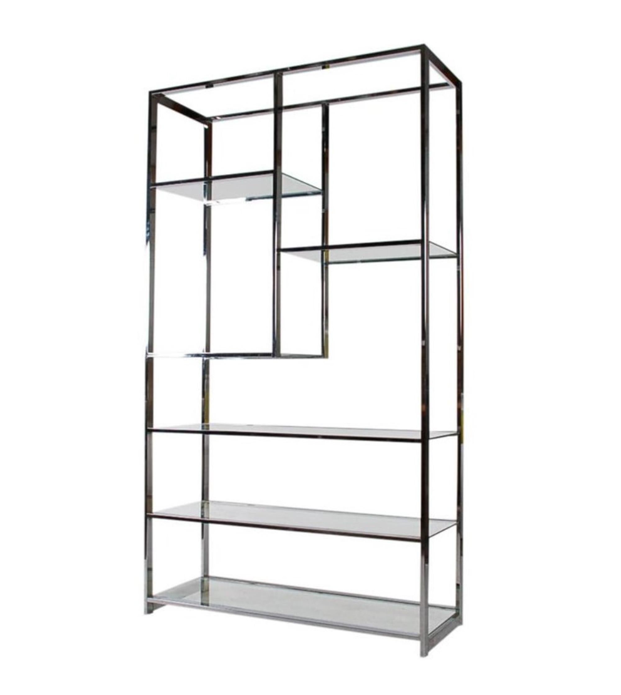 Fin du 20e siècle Étagère A symétrique en chrome et verre de style Milo Baughman Modernity en vente