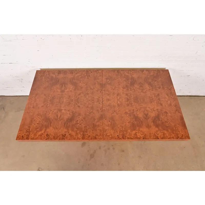 Tavolo da pranzo allungabile in stile Milo Baughman del medio secolo, appena rifinito in vendita 3