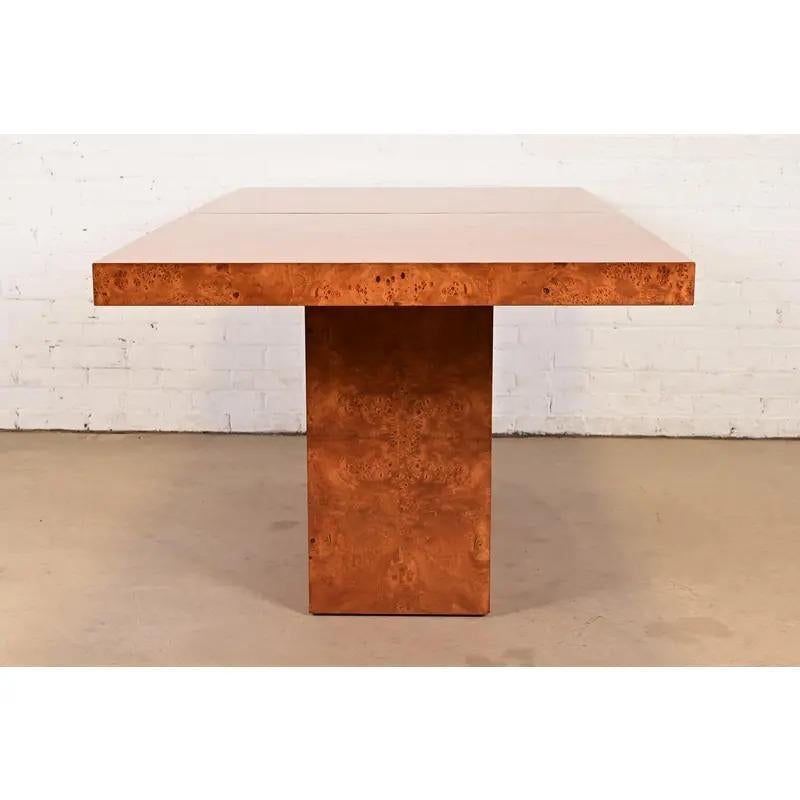 Tavolo da pranzo allungabile in stile Milo Baughman del medio secolo, appena rifinito in vendita 5