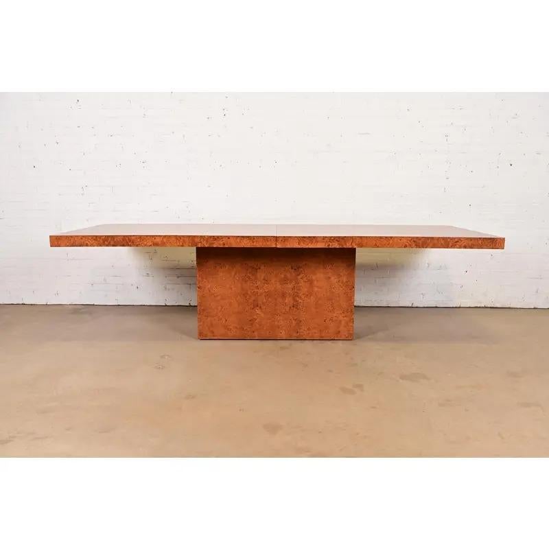 Americano Tavolo da pranzo allungabile in stile Milo Baughman del medio secolo, appena rifinito in vendita