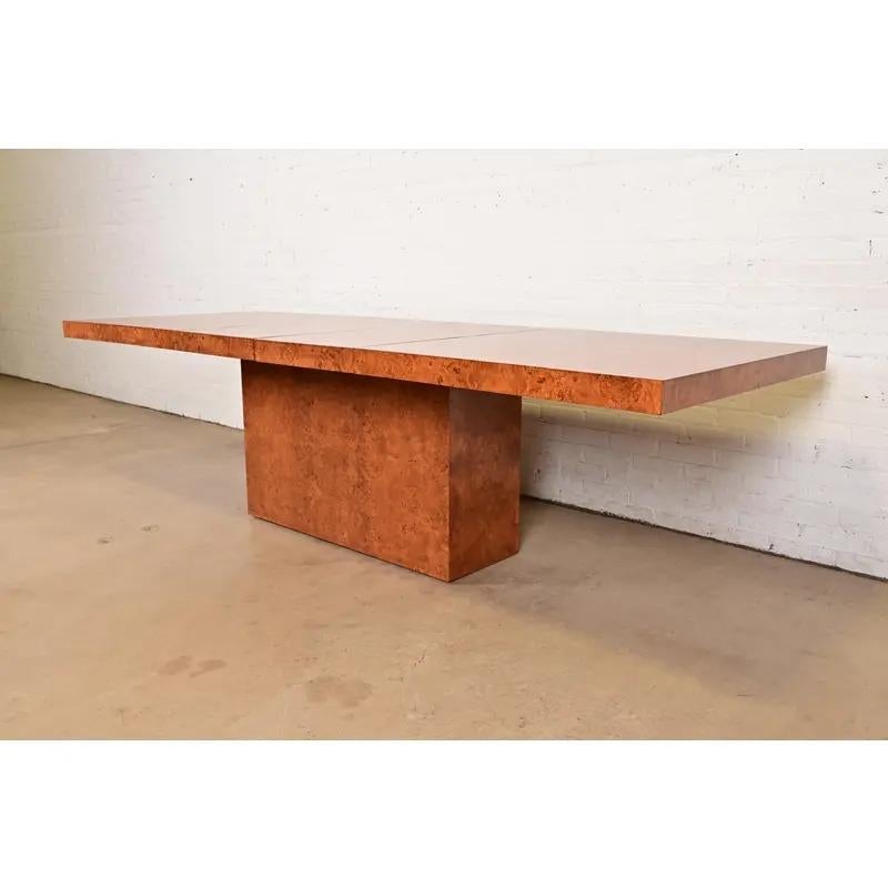 Tavolo da pranzo allungabile in stile Milo Baughman del medio secolo, appena rifinito In condizioni buone in vendita a South Bend, IN