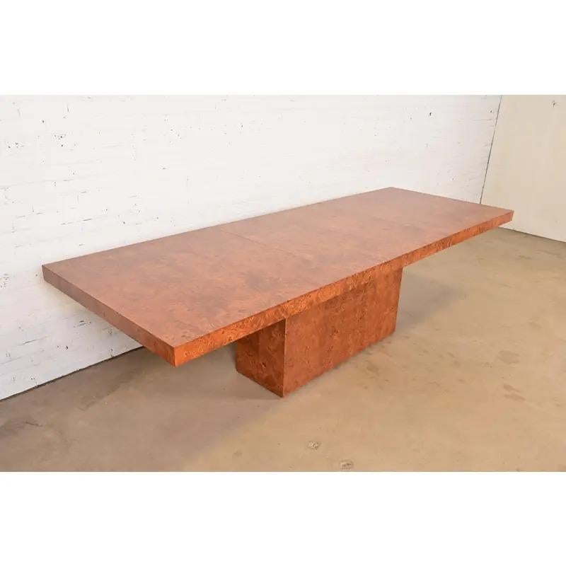 Fine XX secolo Tavolo da pranzo allungabile in stile Milo Baughman del medio secolo, appena rifinito in vendita