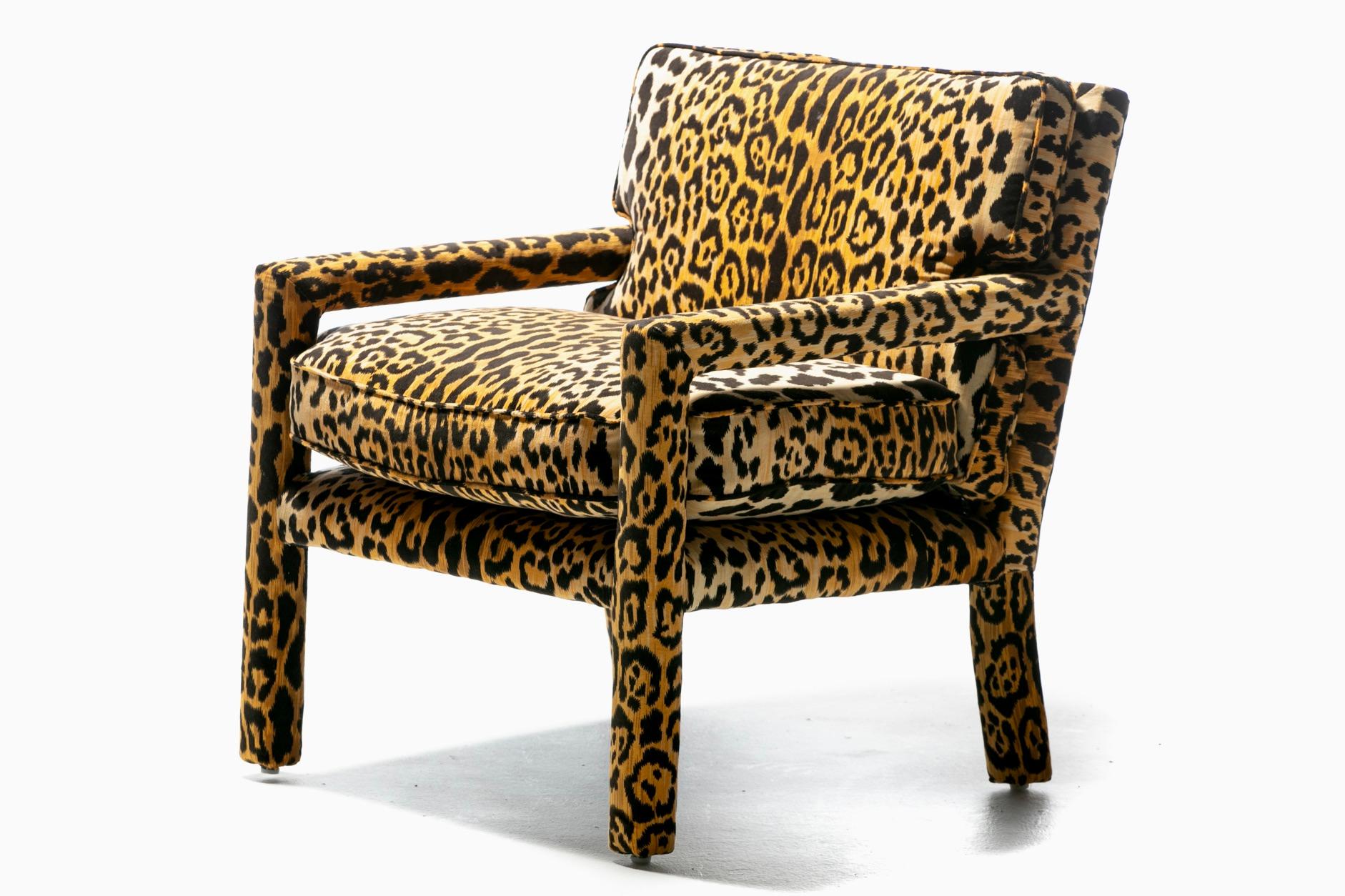 Américain  Chaise Parsons mi-siècle de style Milo Baughman en velours léopard, vers 1970 en vente