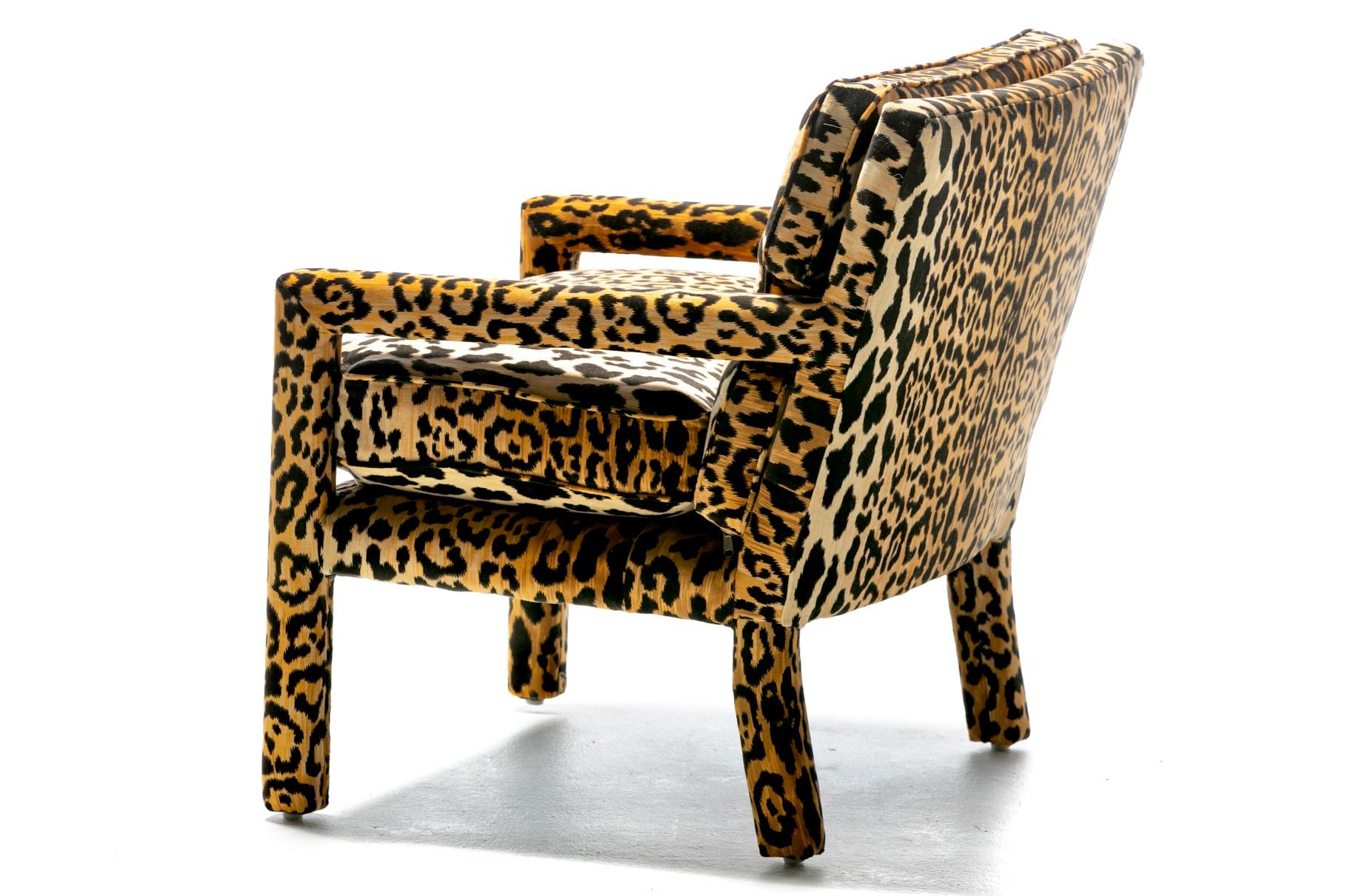 Fin du 20e siècle  Chaise Parsons mi-siècle de style Milo Baughman en velours léopard, vers 1970 en vente
