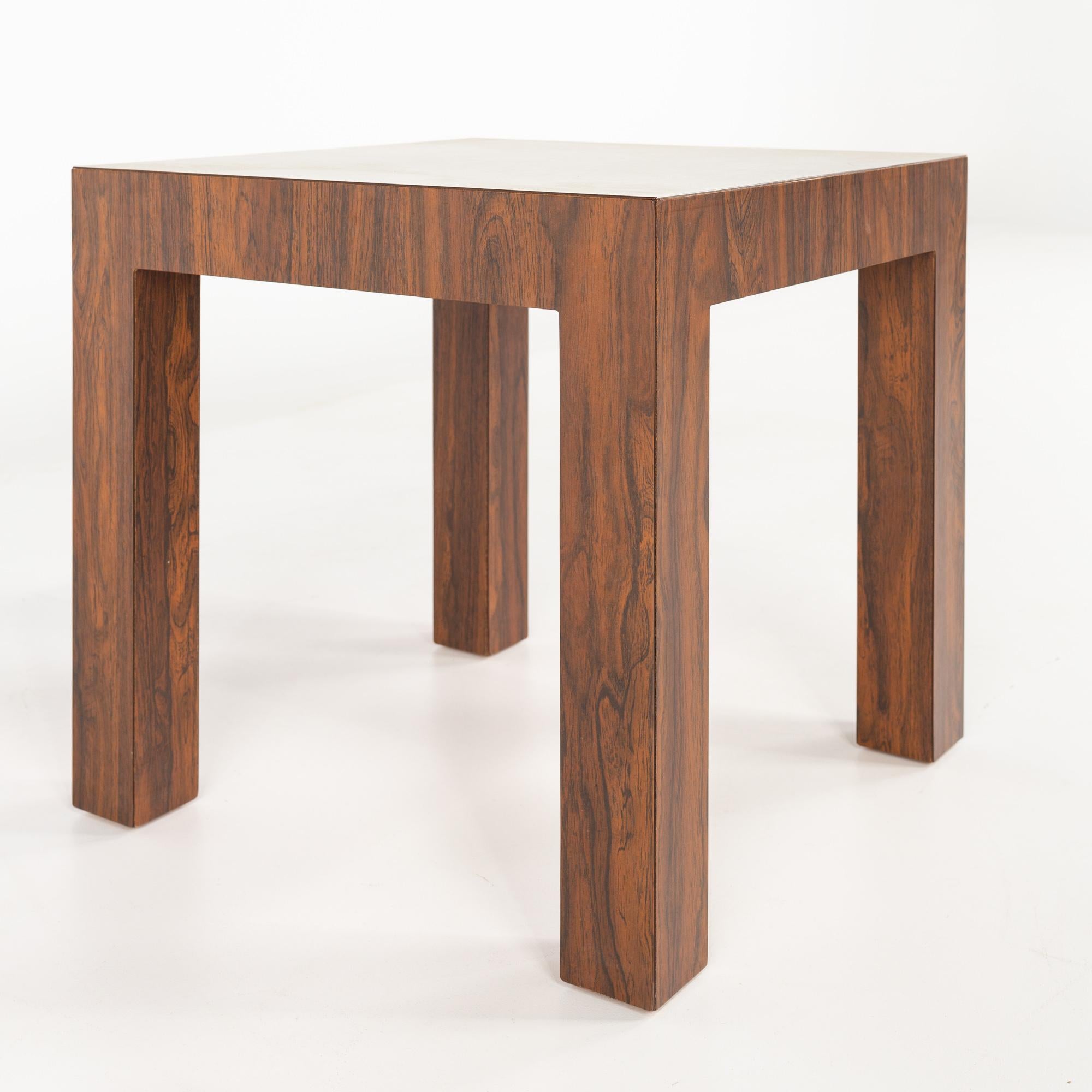 Stratifié Table d'appoint mi-siècle en bois de rose et stratifié blanc de style Milo Baughman en vente