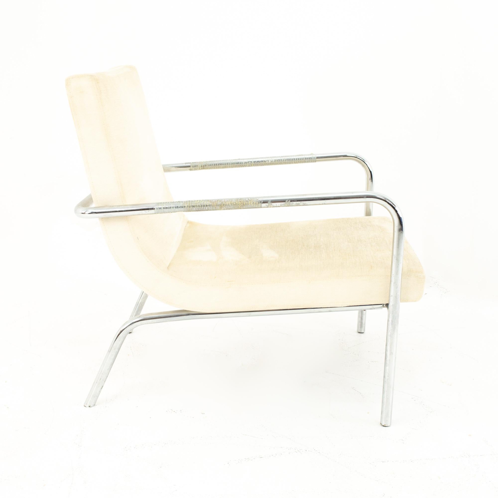 Milo Baughman Style Mid Century Scoop Chair, Pair In Good Condition For Sale In Countryside, IL