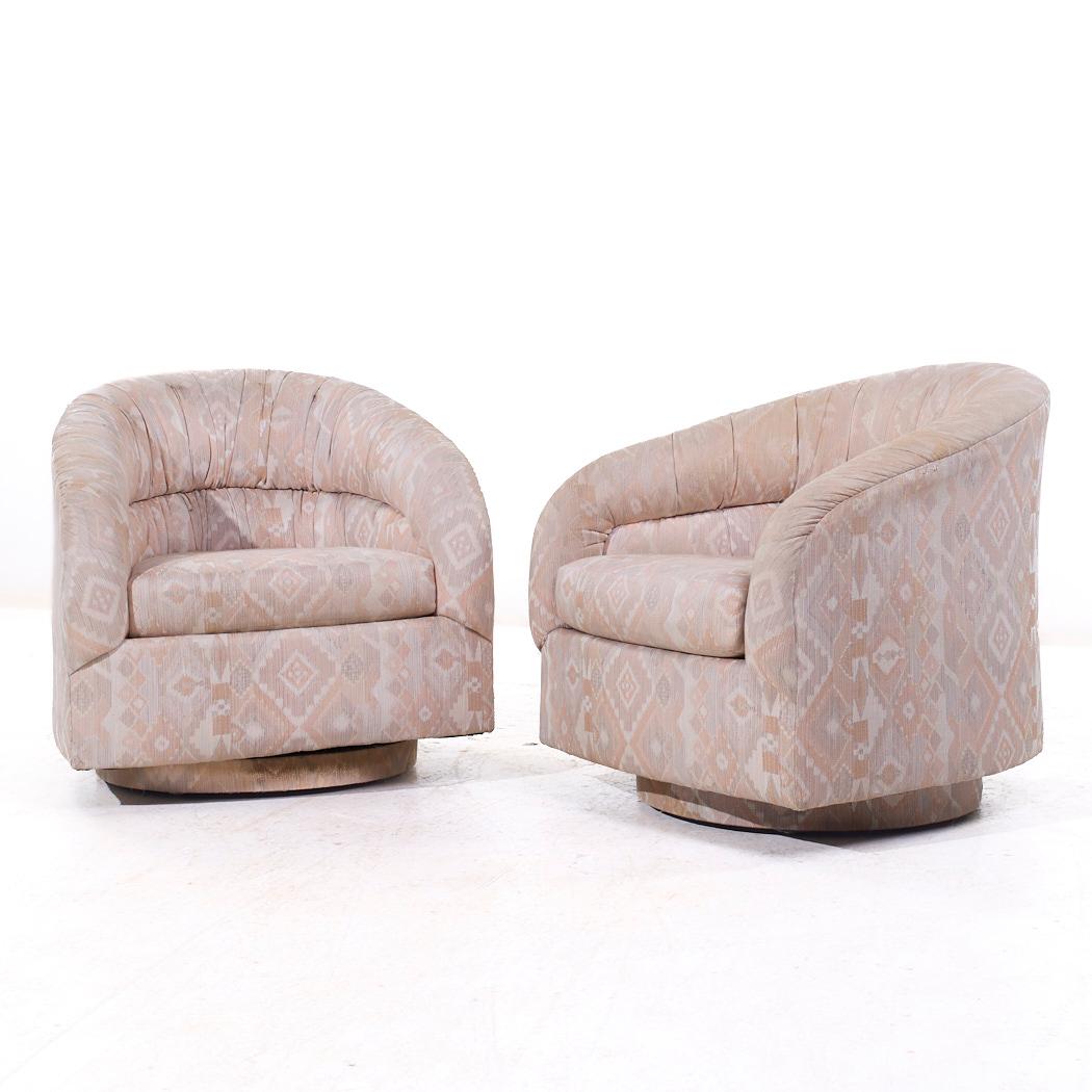 Mid-Century moderno Sedie da salotto girevoli con barile in stile Milo Baughman, metà del secolo scorso - Coppia in vendita
