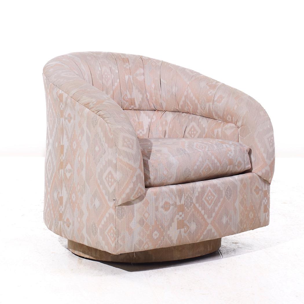 Américain Chaises longues pivotantes en forme de tonneau, style Milo Baughman, milieu de siècle - Paire en vente