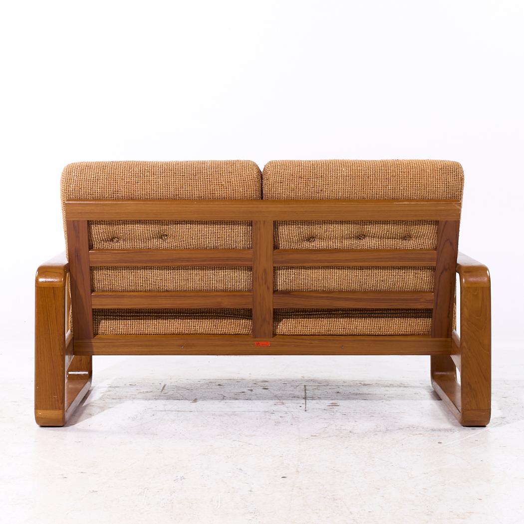Milo Baughman Style Mid Century Teak Settee In Good Condition For Sale In Countryside, IL
