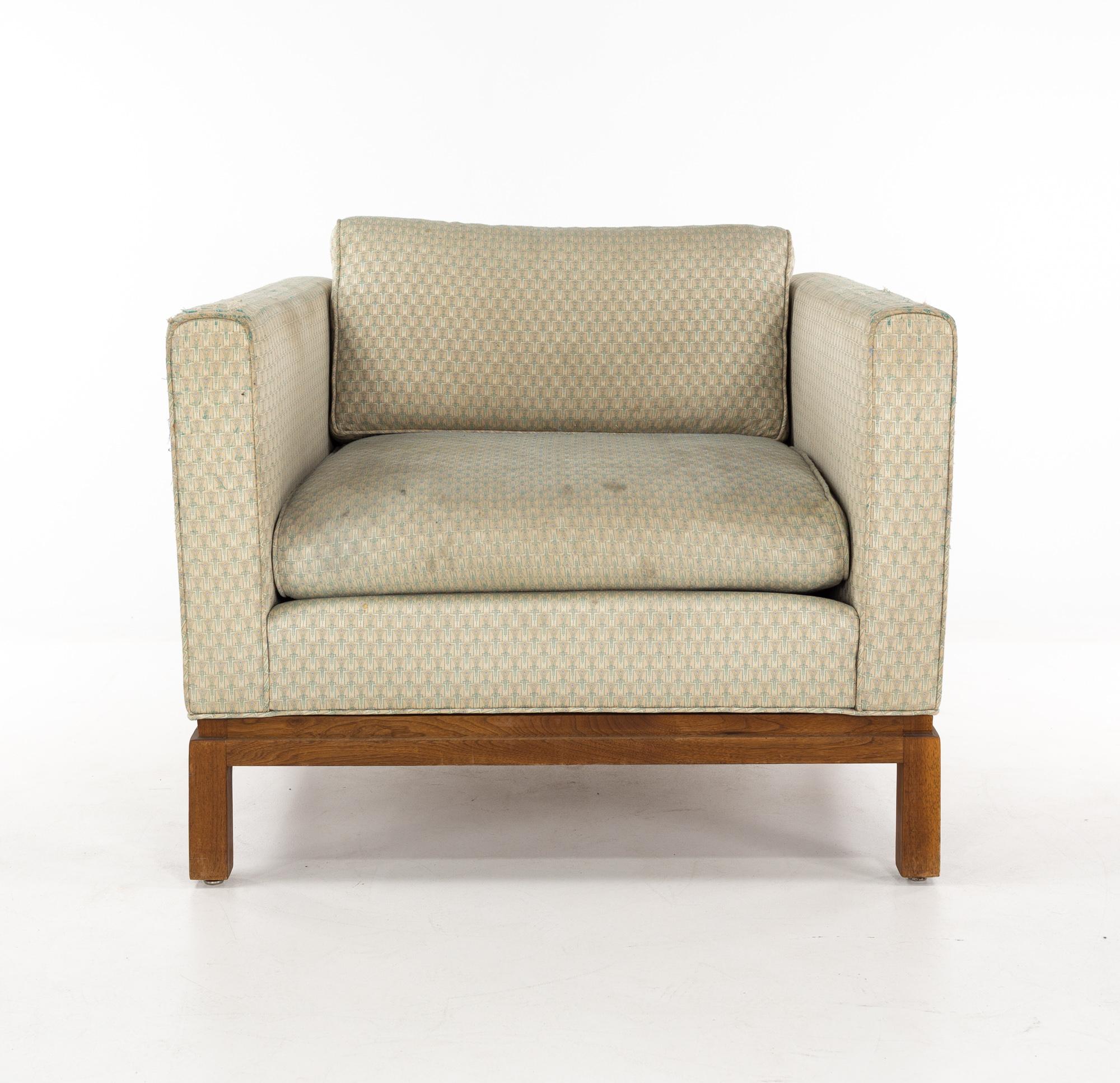 Milo Baughman-Sessel aus Nussbaumholz im Stil der Jahrhundertmitte, ein Paar im Zustand „Gut“ im Angebot in Countryside, IL