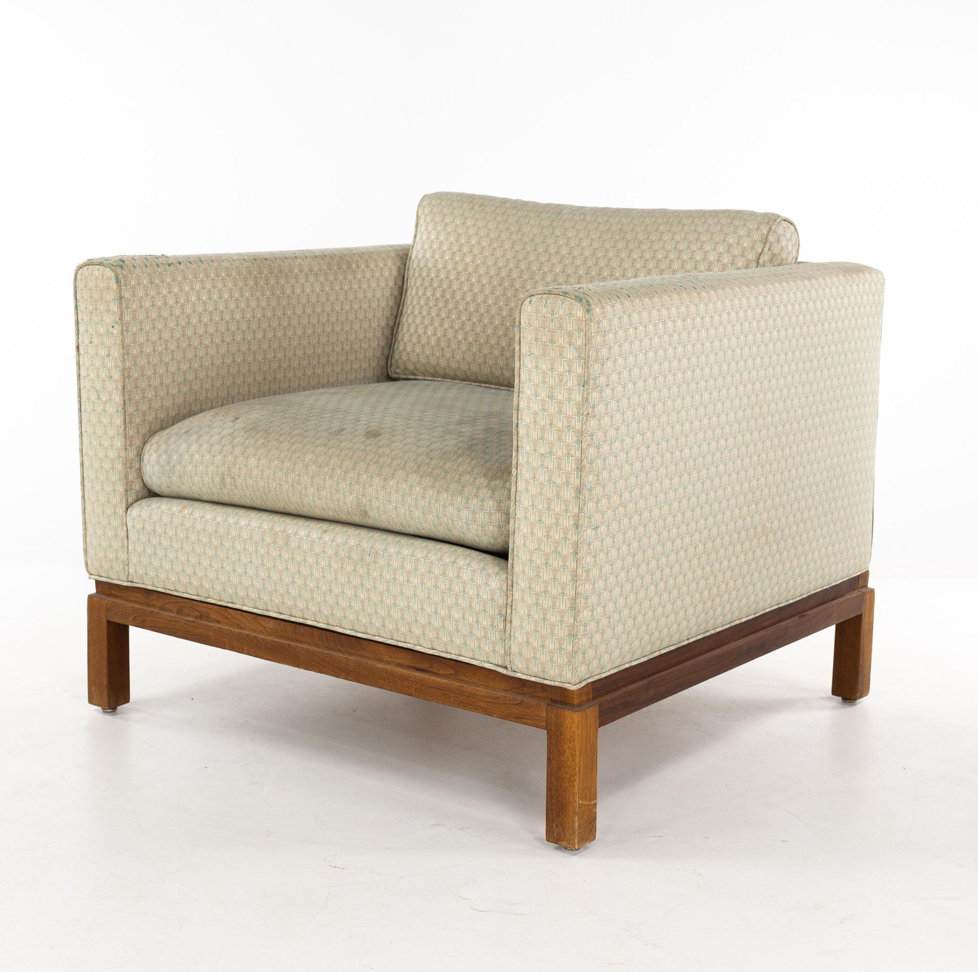 Milo Baughman-Sessel aus Nussbaumholz im Stil der Jahrhundertmitte, ein Paar (Ende des 20. Jahrhunderts) im Angebot