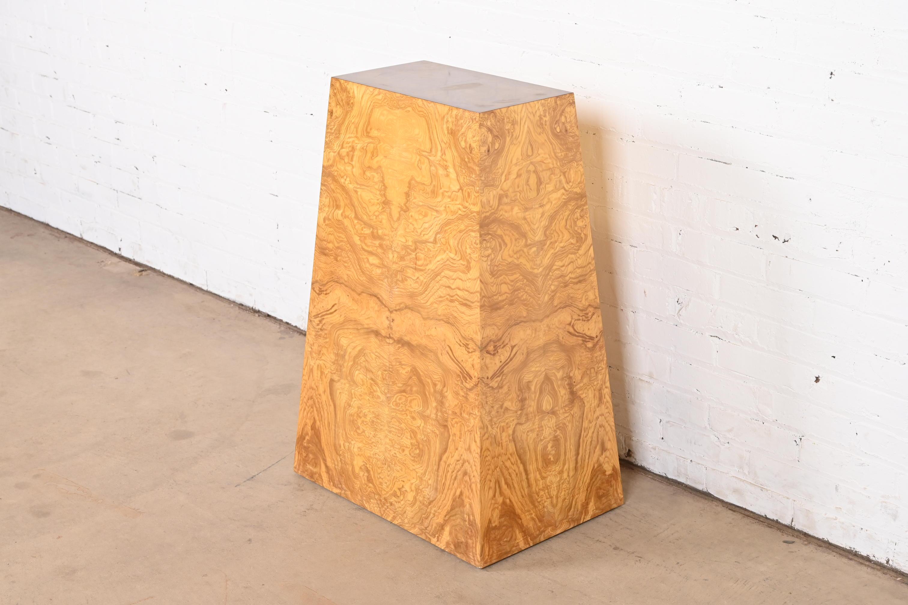 Pedestal de madera de burl modernista estilo Milo Baughman Moderno de mediados de siglo en venta