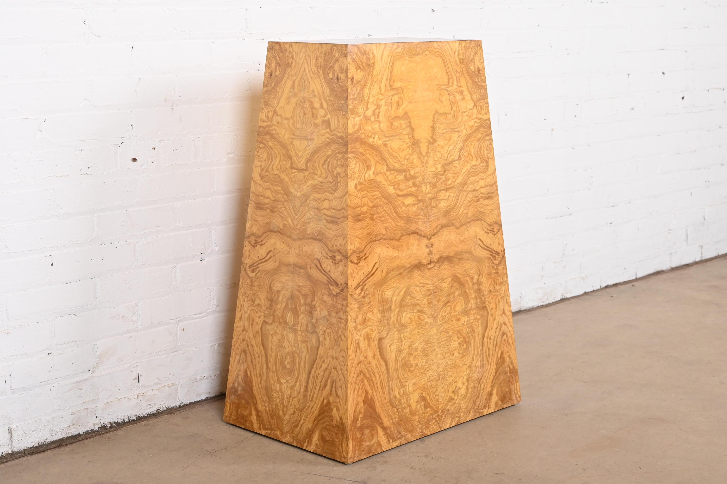 Pedestal de madera de burl modernista estilo Milo Baughman finales del siglo XX en venta