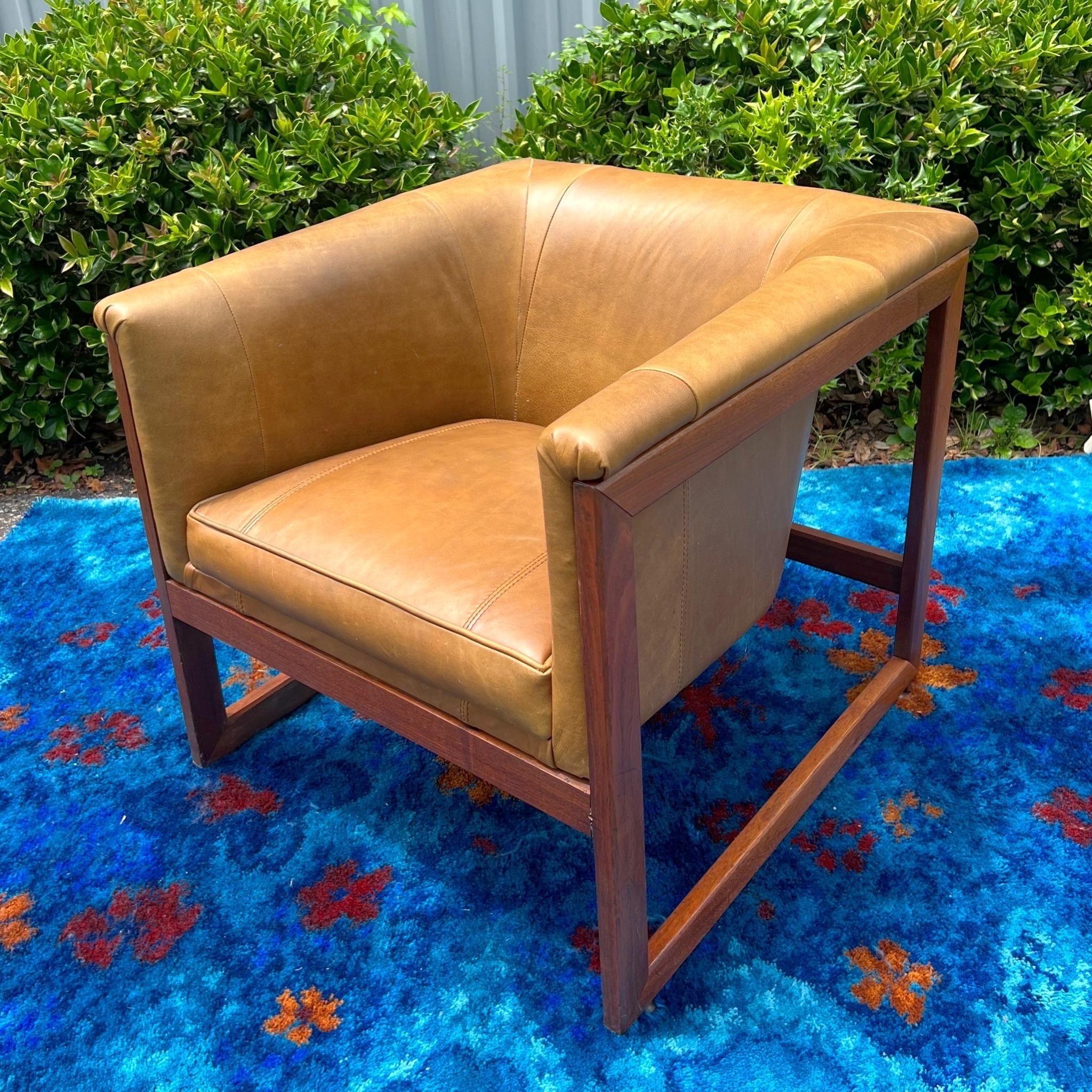 American Milo Baughman Style Monarch Mid-Century Floating Club Cube Lounge Chair